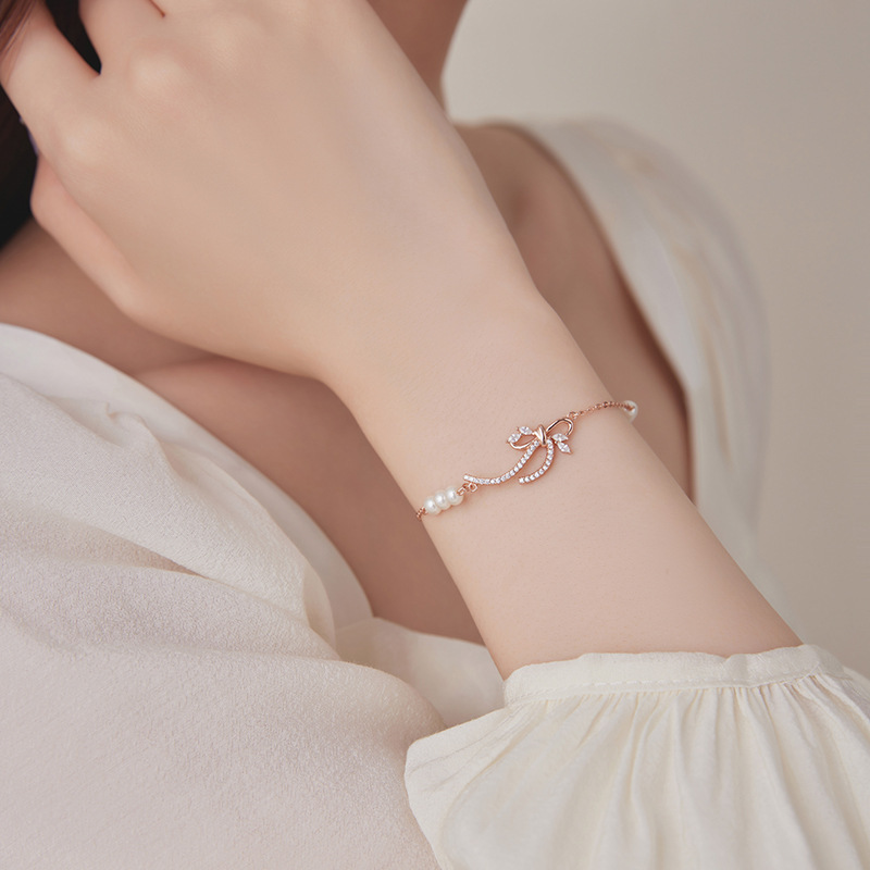 Original ribbon bow bracelet for women, made of sterling silver, featuring a new autumn style, Korean design, and trendy elements, with pearl beads, perfect as a gift for best friends