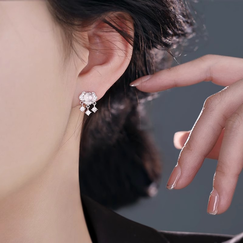 White chalcedony peace lock earrings, retro Chinese-style, versatile and elegant, simple new Chinese-style earrings