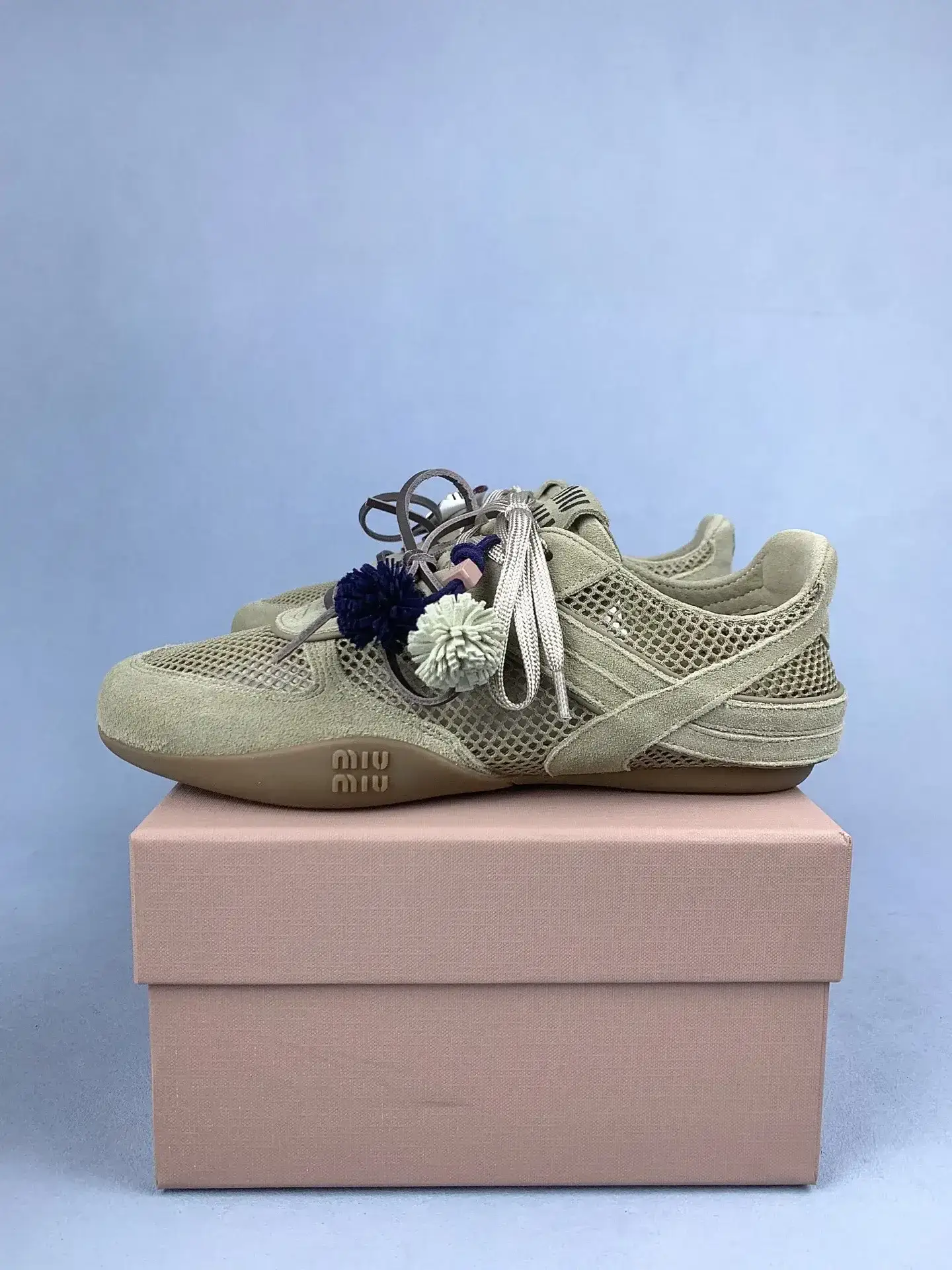 Gymnasium mesh and suede sneakers product photo from LabelPicks