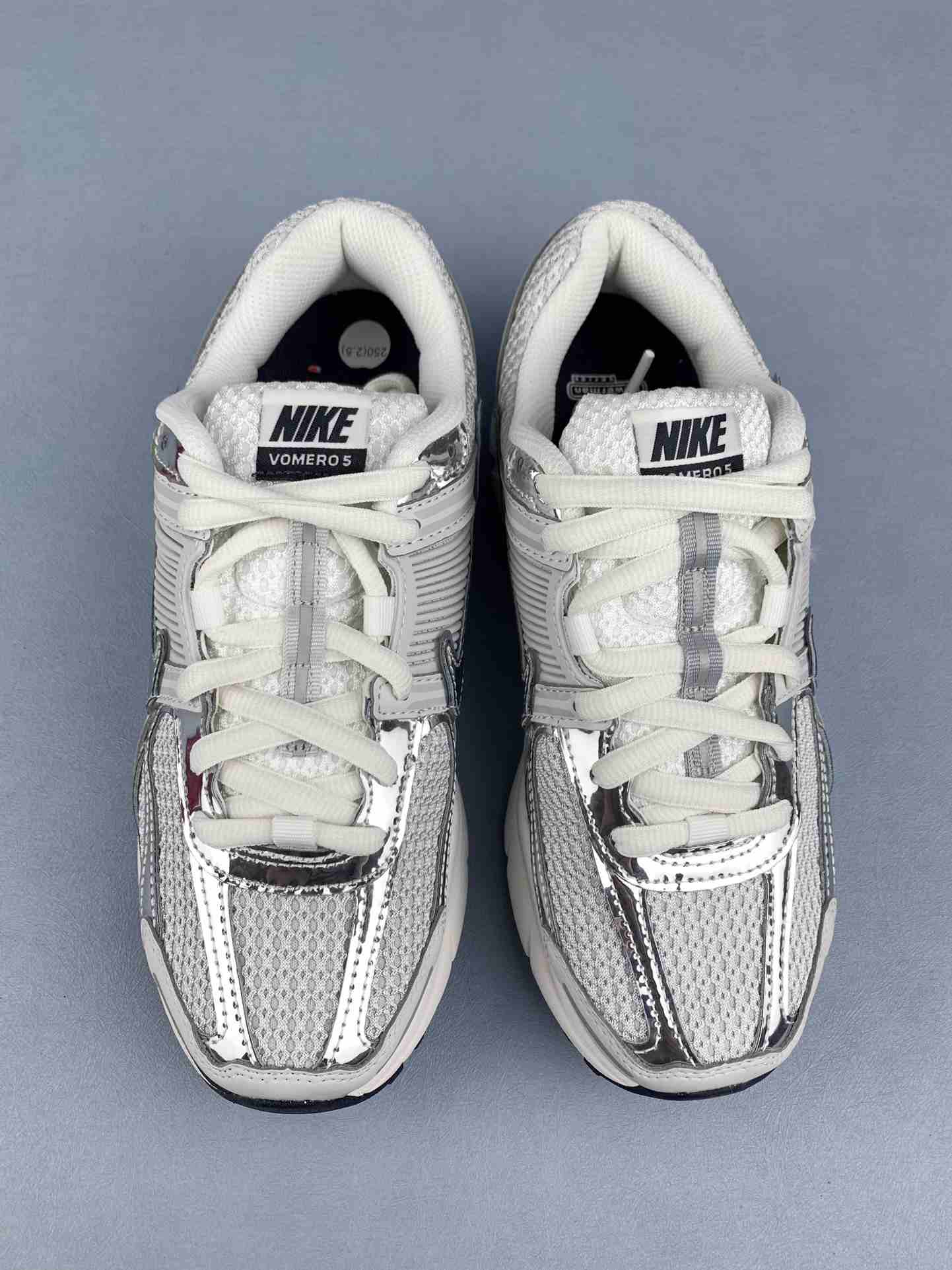 Nike Zoom Vomero 5 Shoes