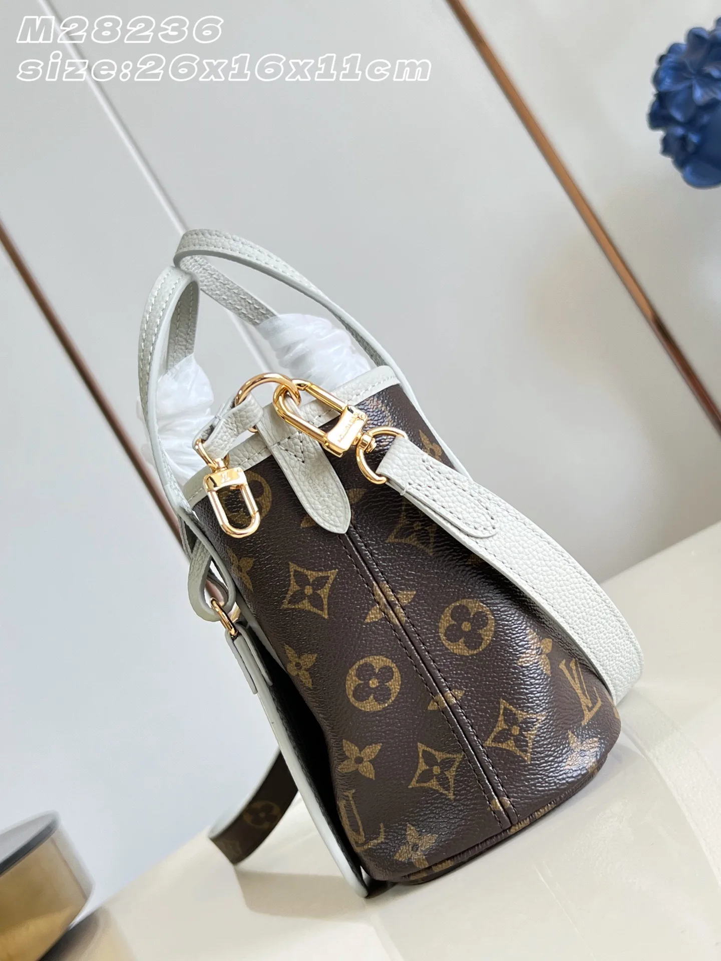 Louis Vuitton Gold Neverfull Tote Bag product photo from LabelPicks