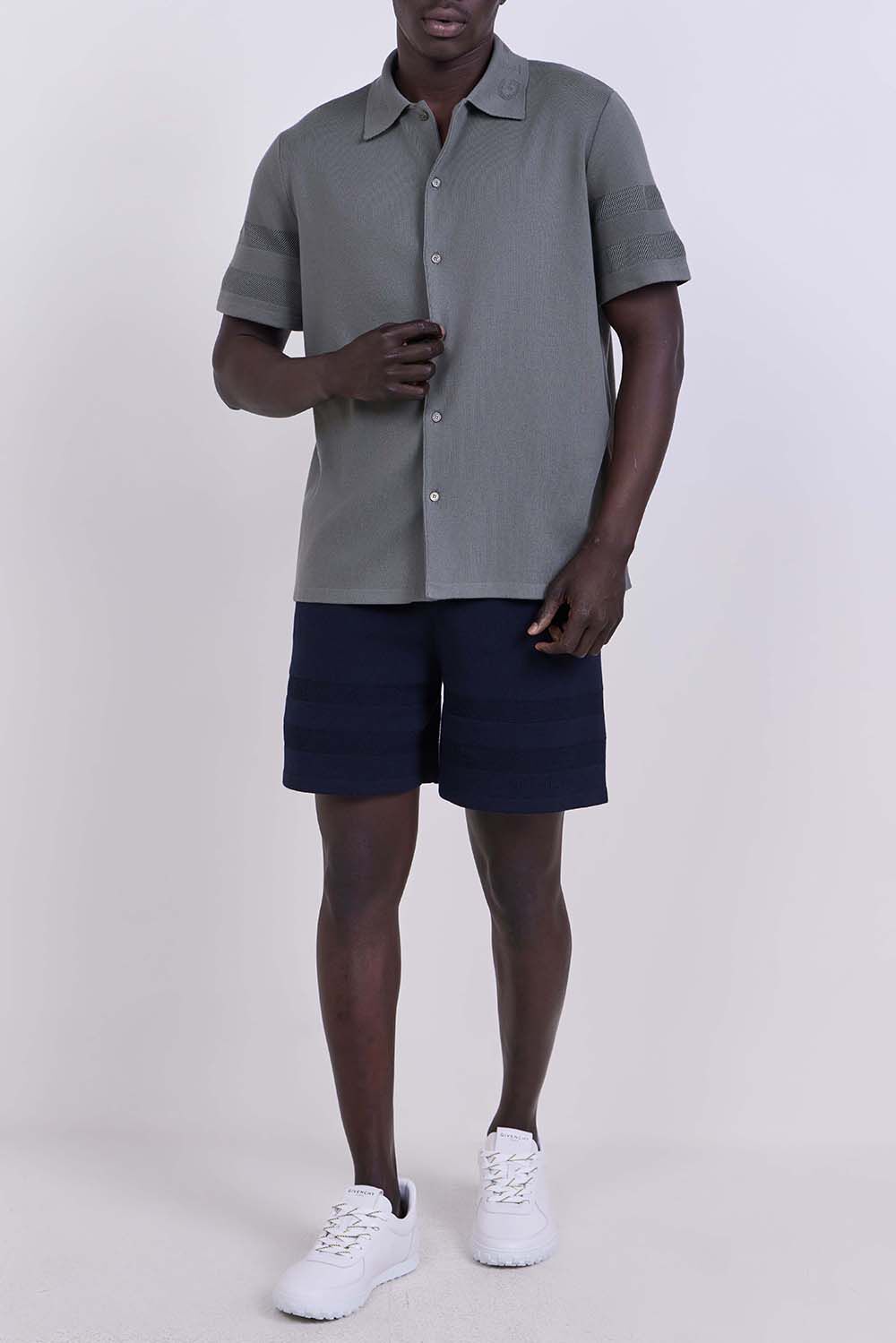 GIVENCHY מכנסיים קצרים בגזרה משוחררת