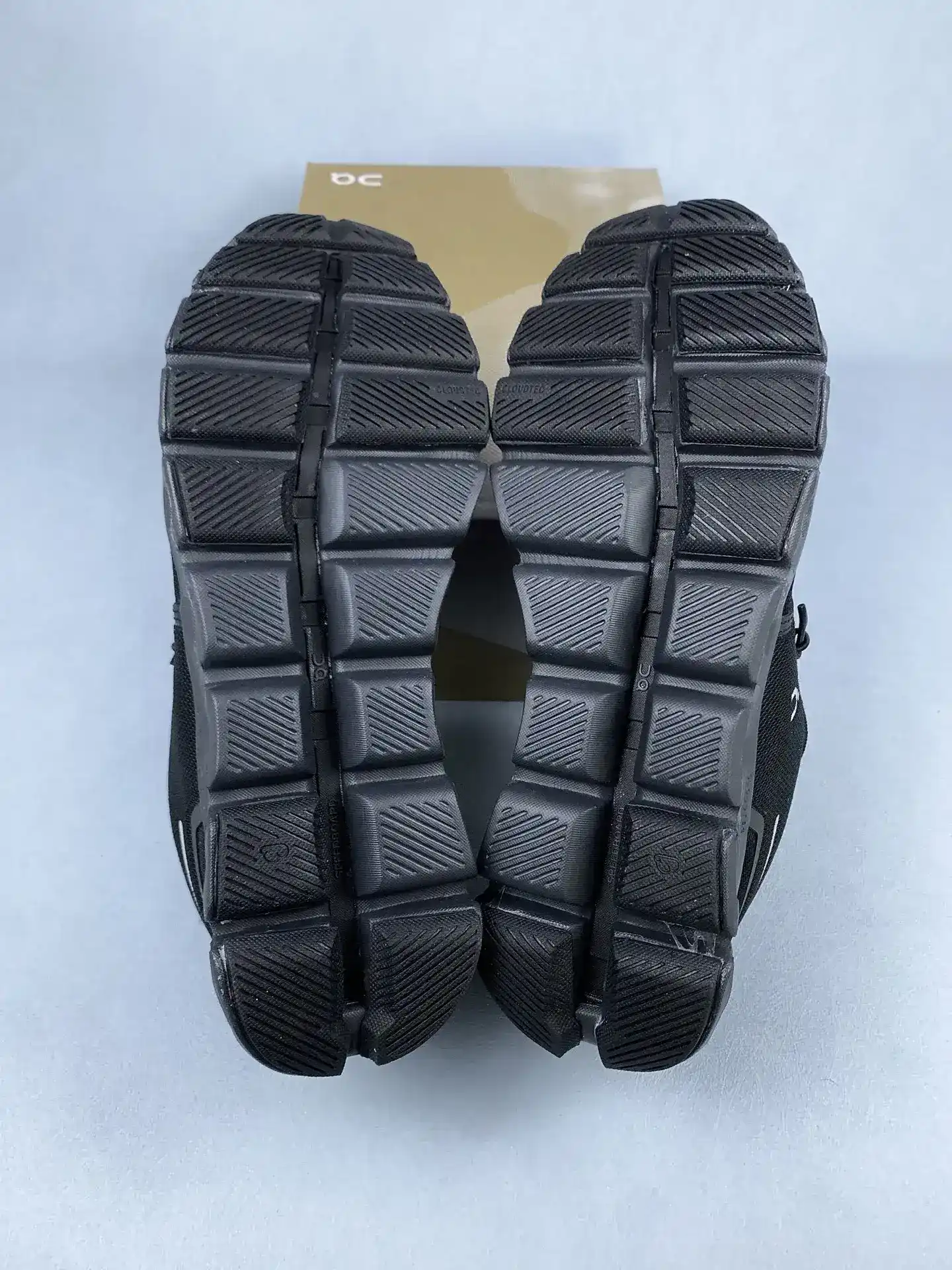On Cloud 6 Shoes product photo from LabelPicks