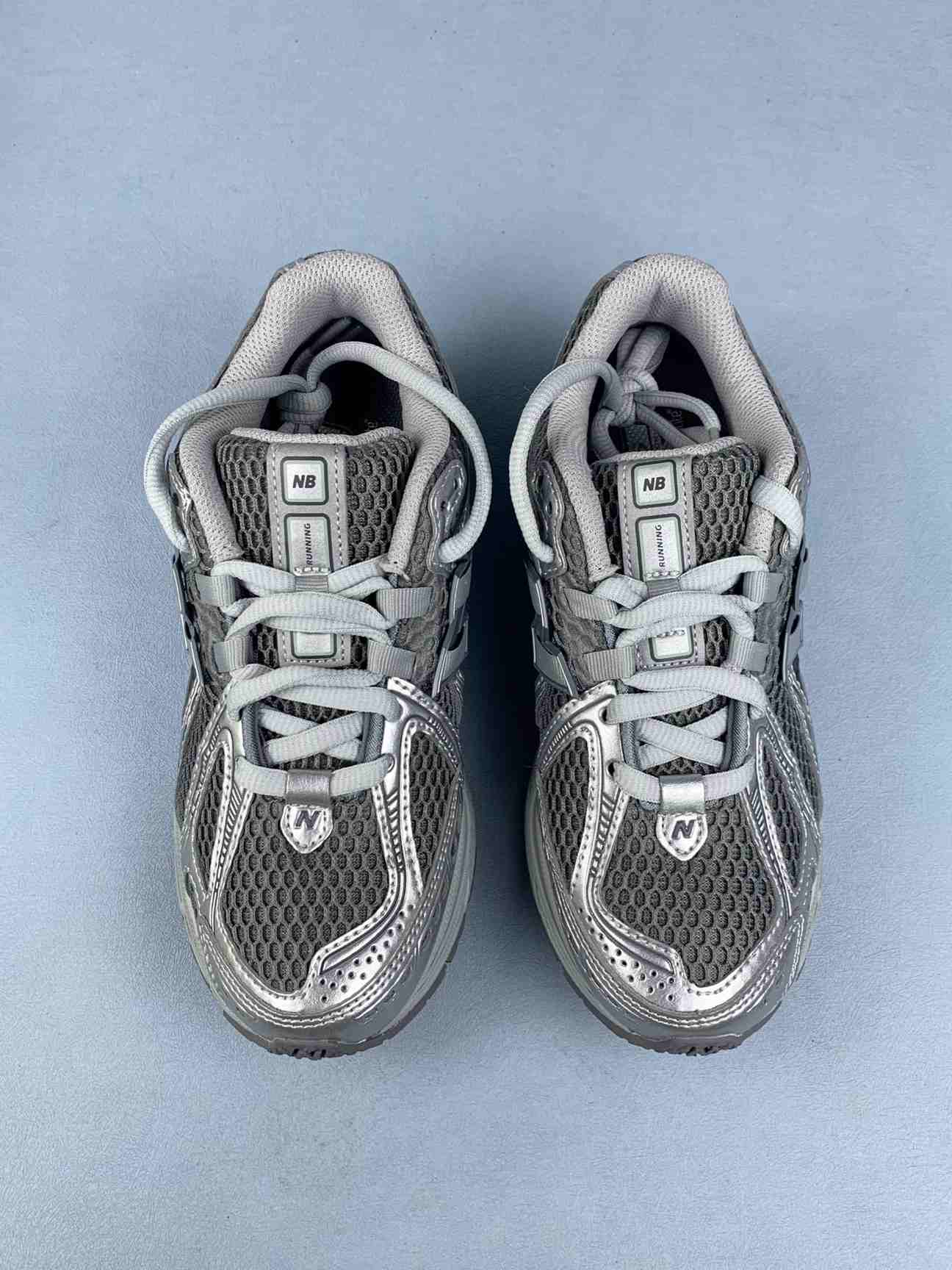 1906R Shoes