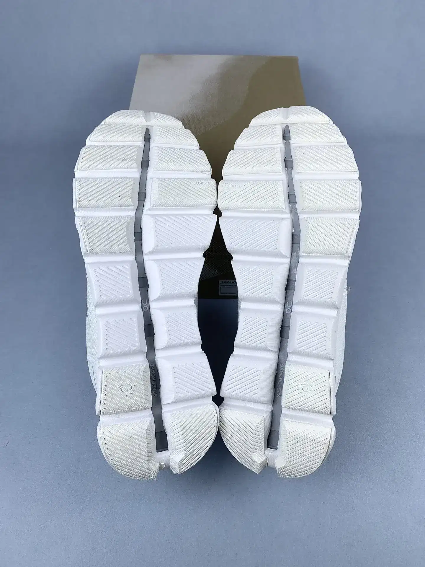 On Cloud 5 Shoes product photo from LabelPicks