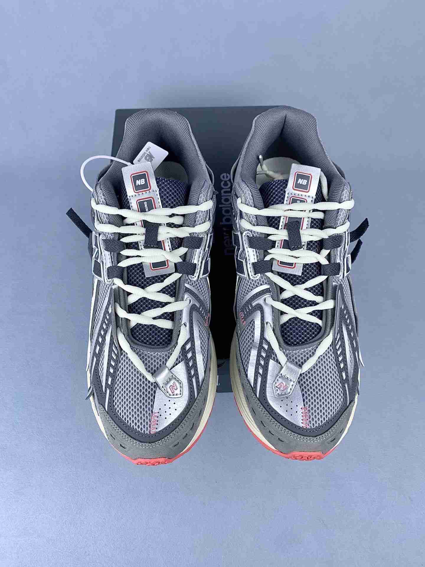 1906A Shoes