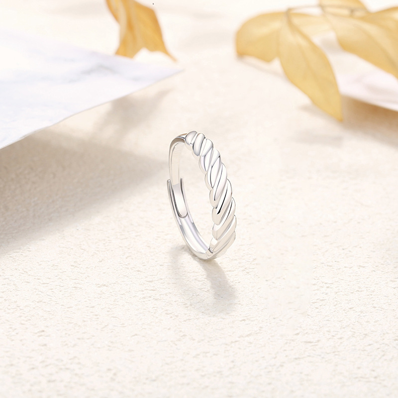 s925 sterling silver, a pair of rings with a romantic and intertwined design, featuring a unique twist pattern, exuding a sophisticated and trendy aesthetic