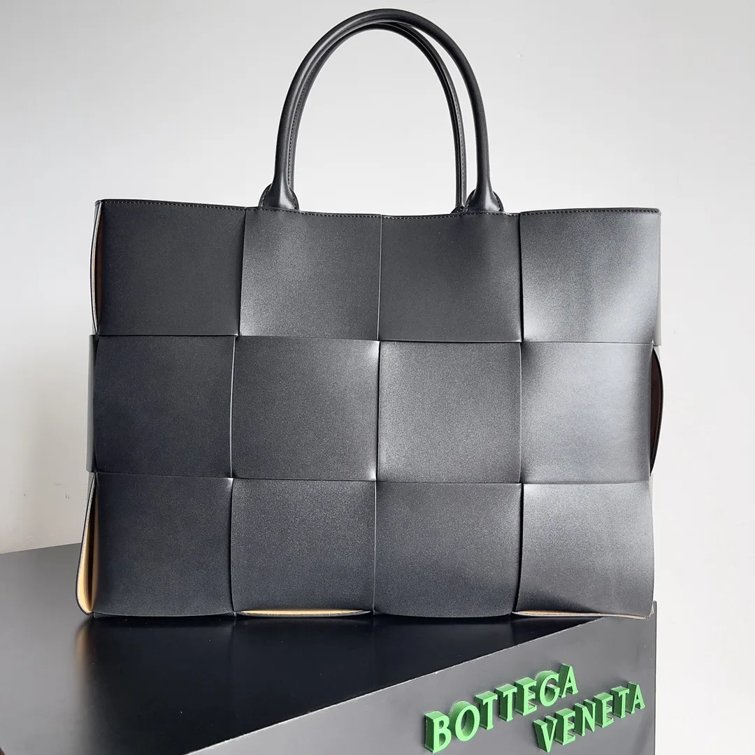 Bottega Veneta Roomy Tote Bag product photo from LabelPicks