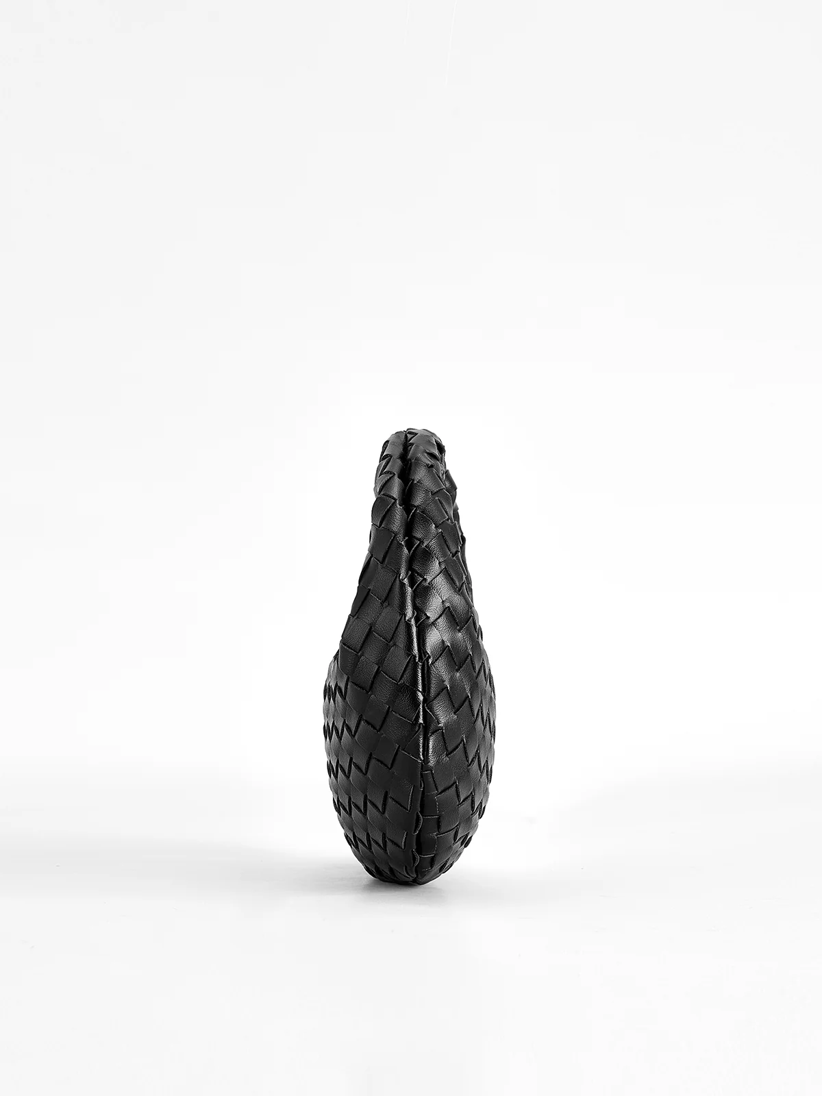 Rounded Woven Zipper Handbag