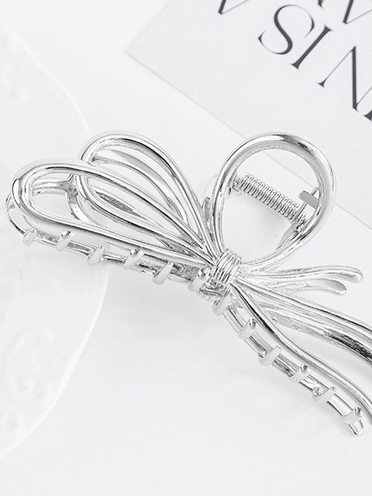 Bow Detail Hair Claw