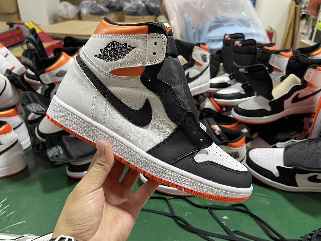 1 Retro High OG Elctro Orange