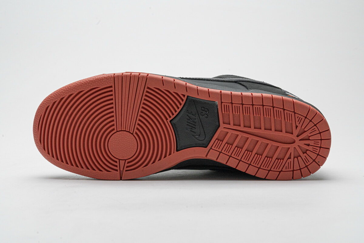 SB Dunk Low Black Pigeon (Regular Box)