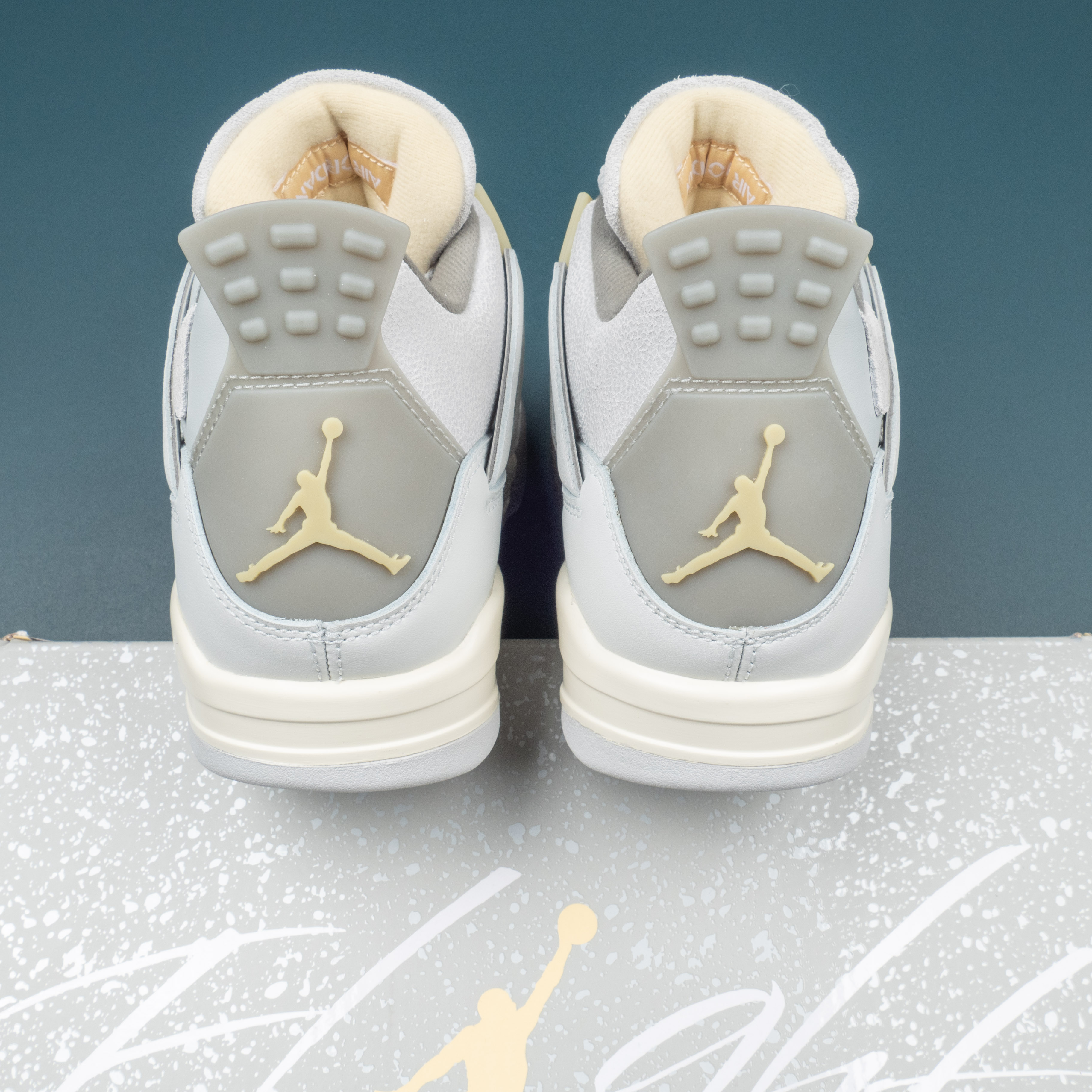 4s Retro SE Craft Photon Dust