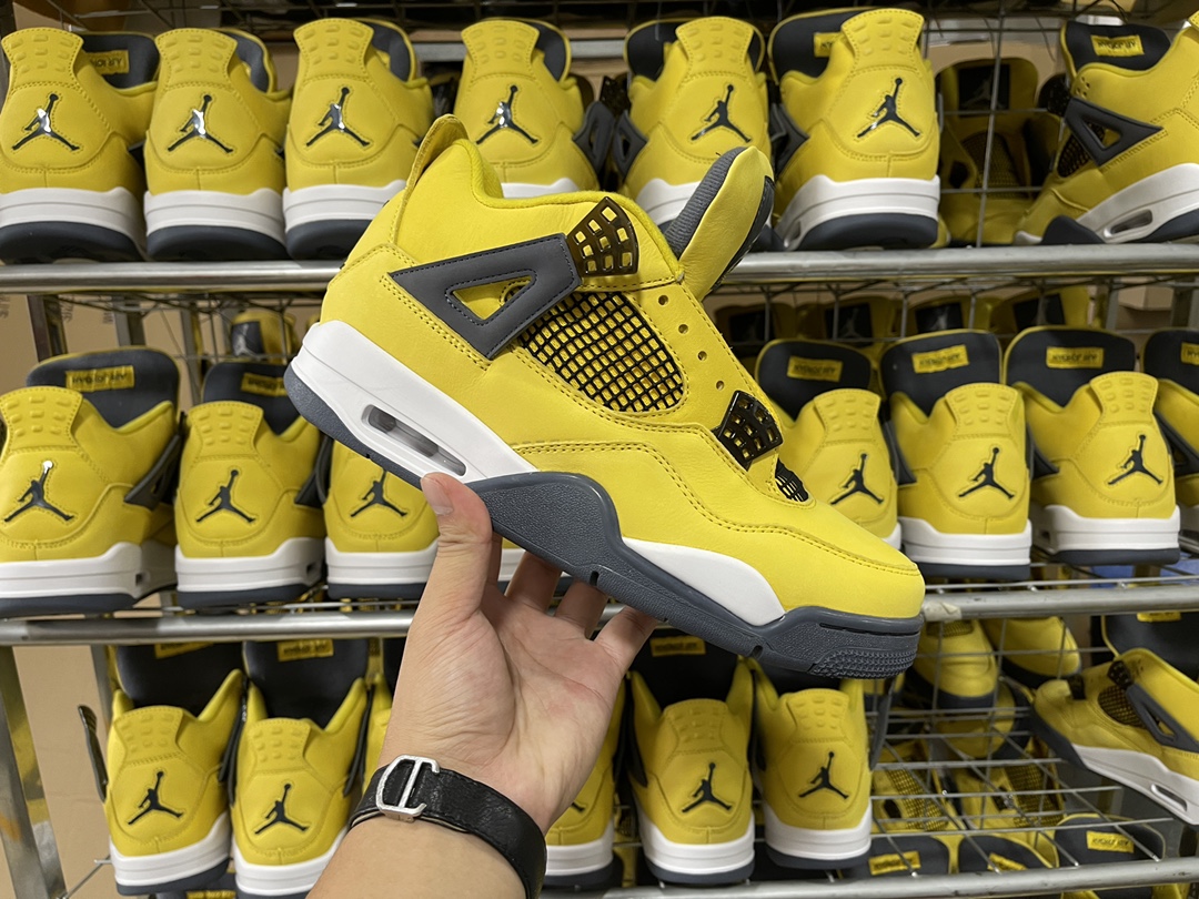 4's Retro Lightning (2021)