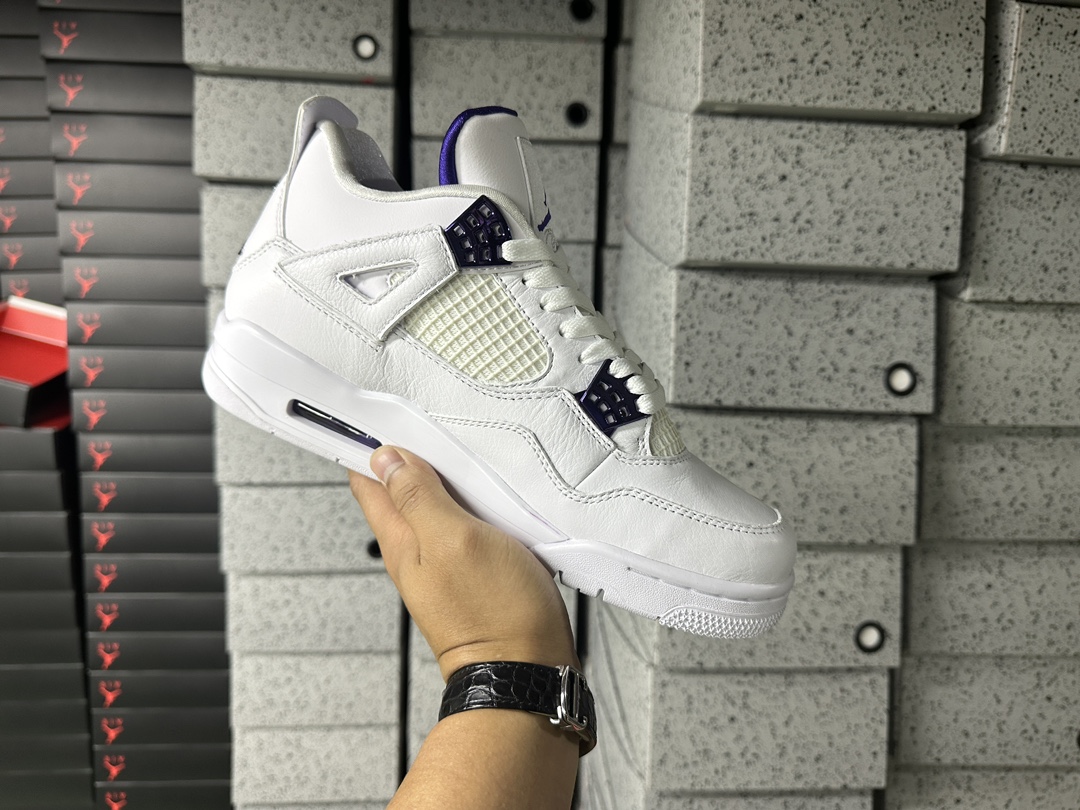 4's Retro Metallic Purple
