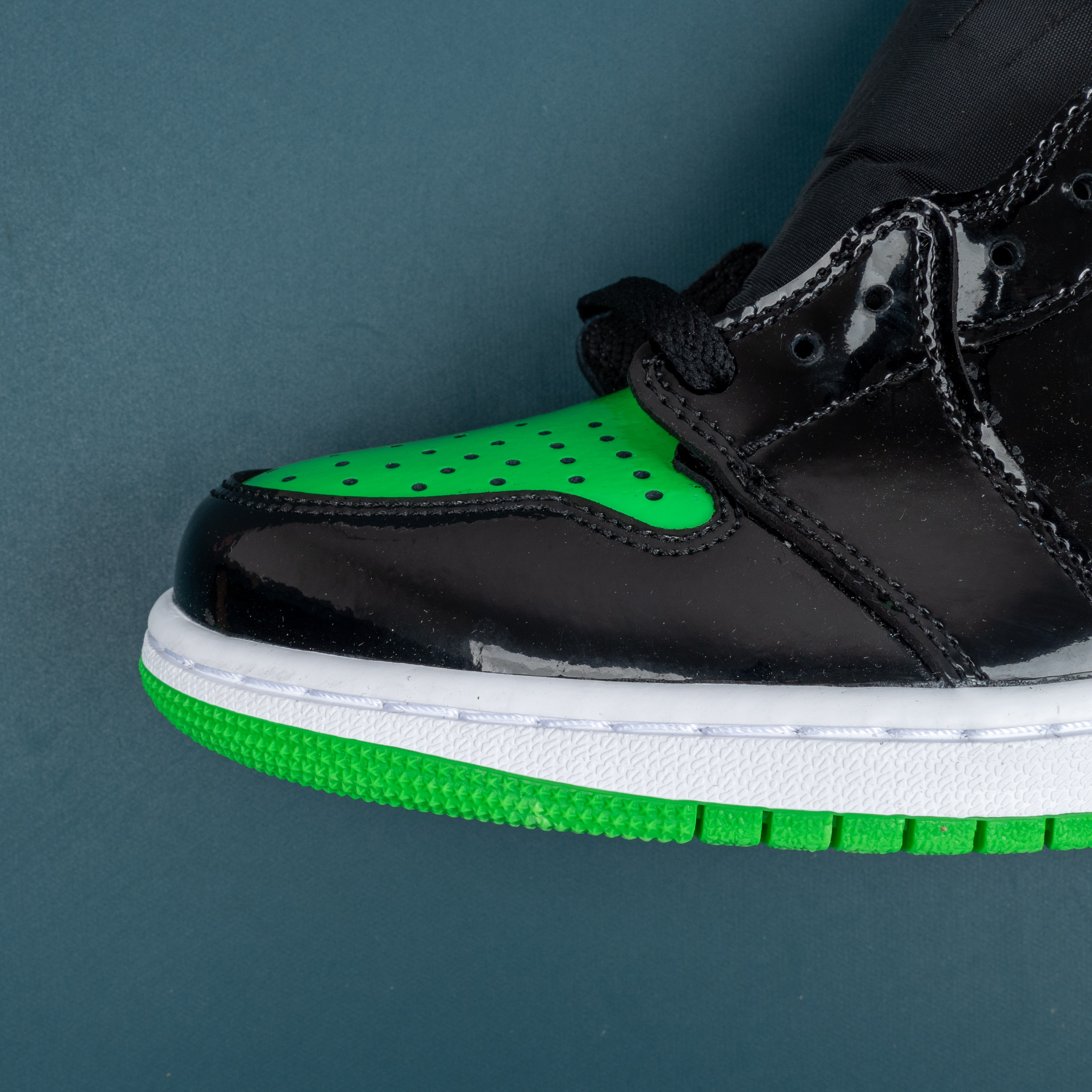 1s High Patent Black Green