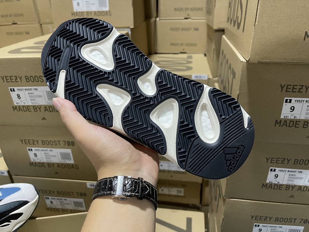 700 Wave Runner Solid Grey