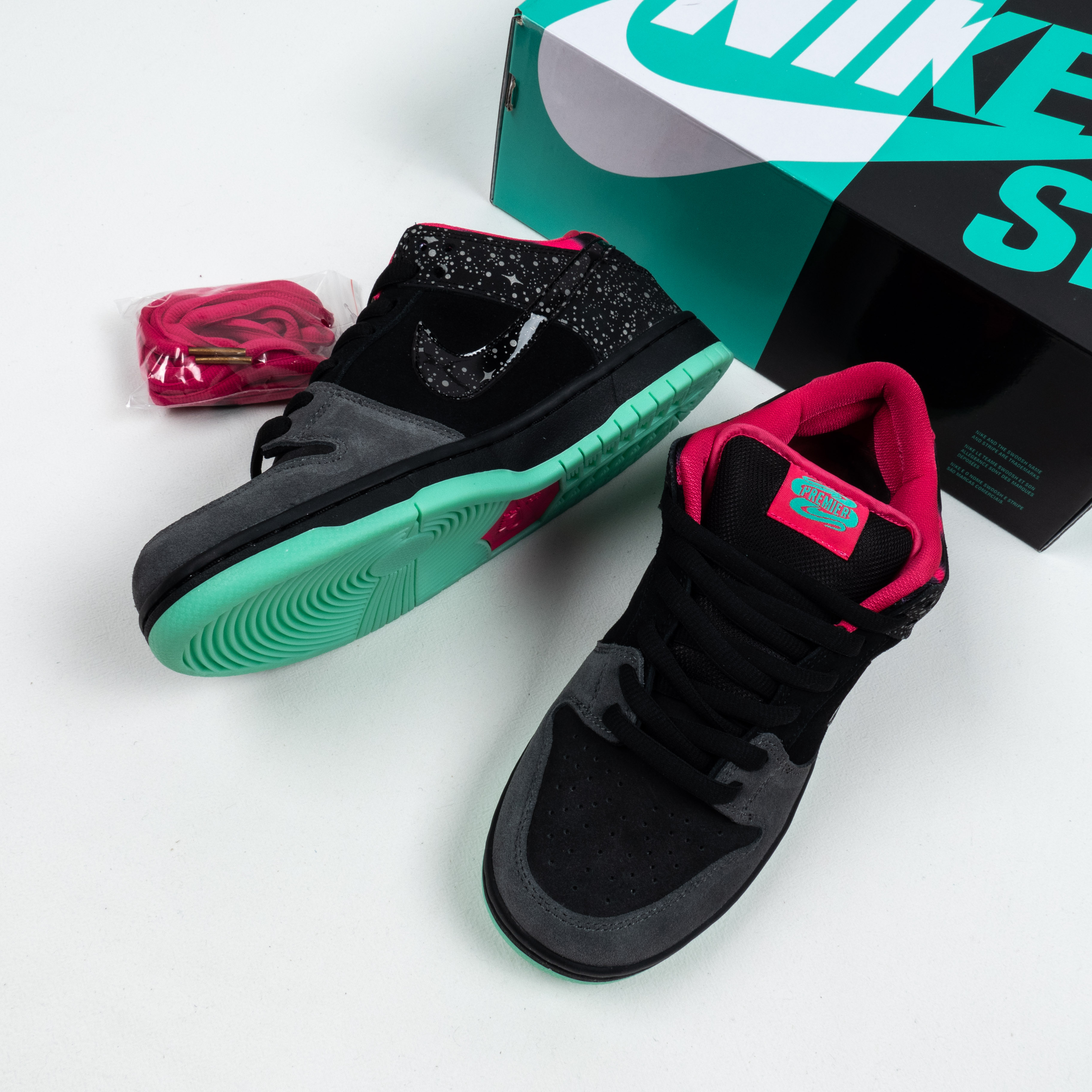 Dunk SB Low Premier  Northern Lights