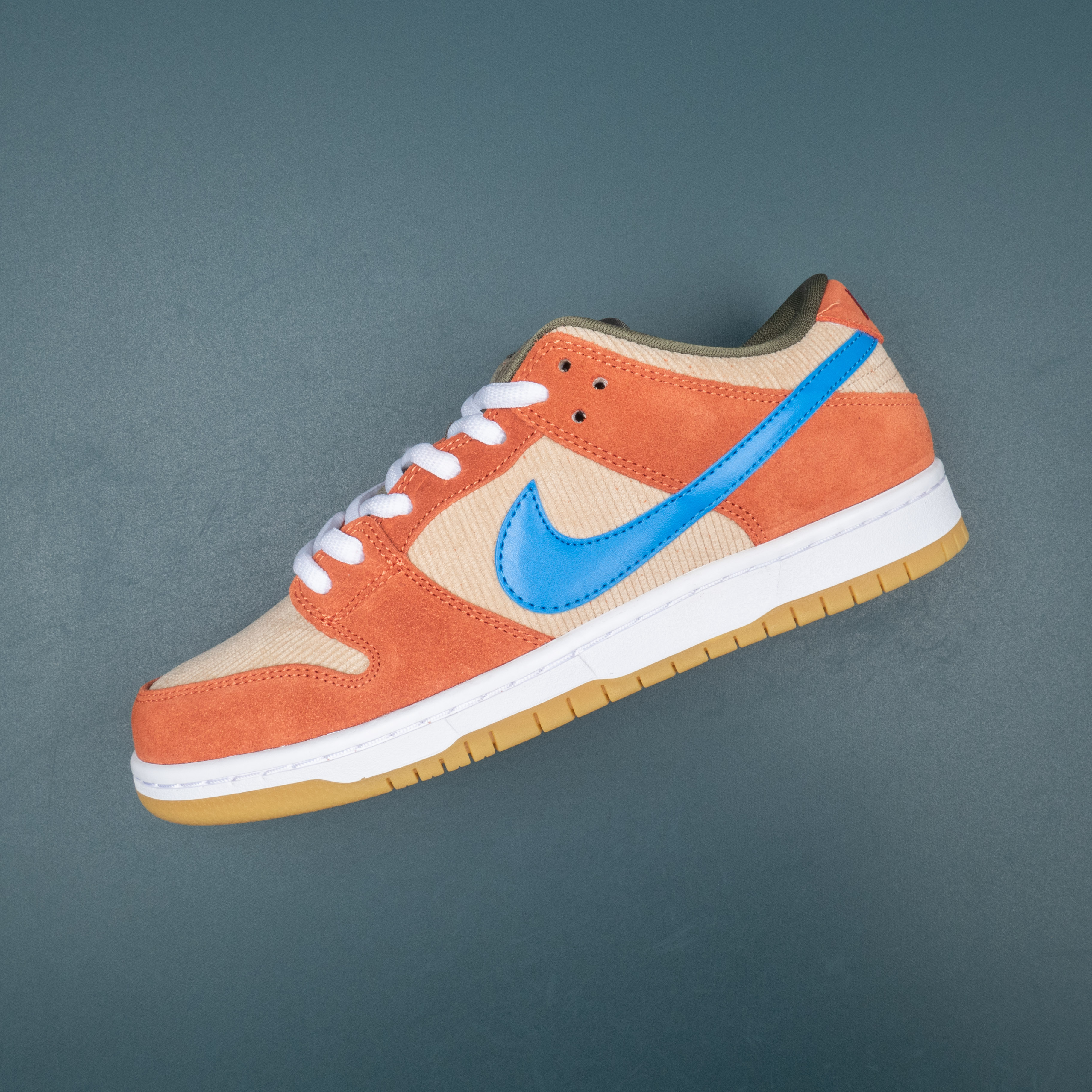 SB Dunk Low Corduroy Dusty Peach
