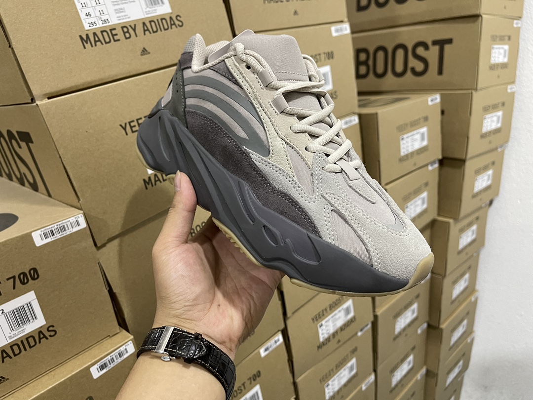700 V2 Tephra