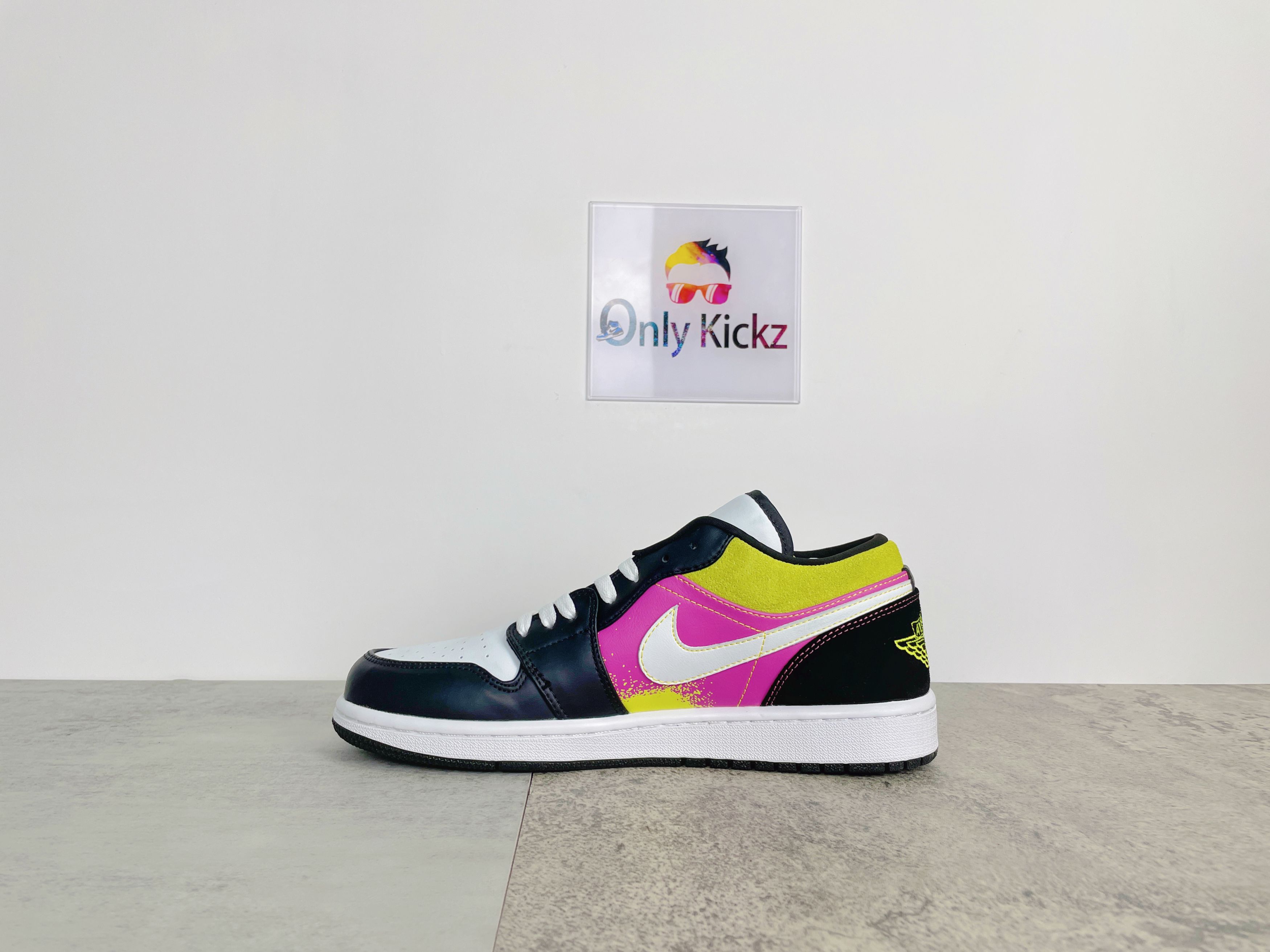 1's Low Black Active Fuchsia Cyber​​