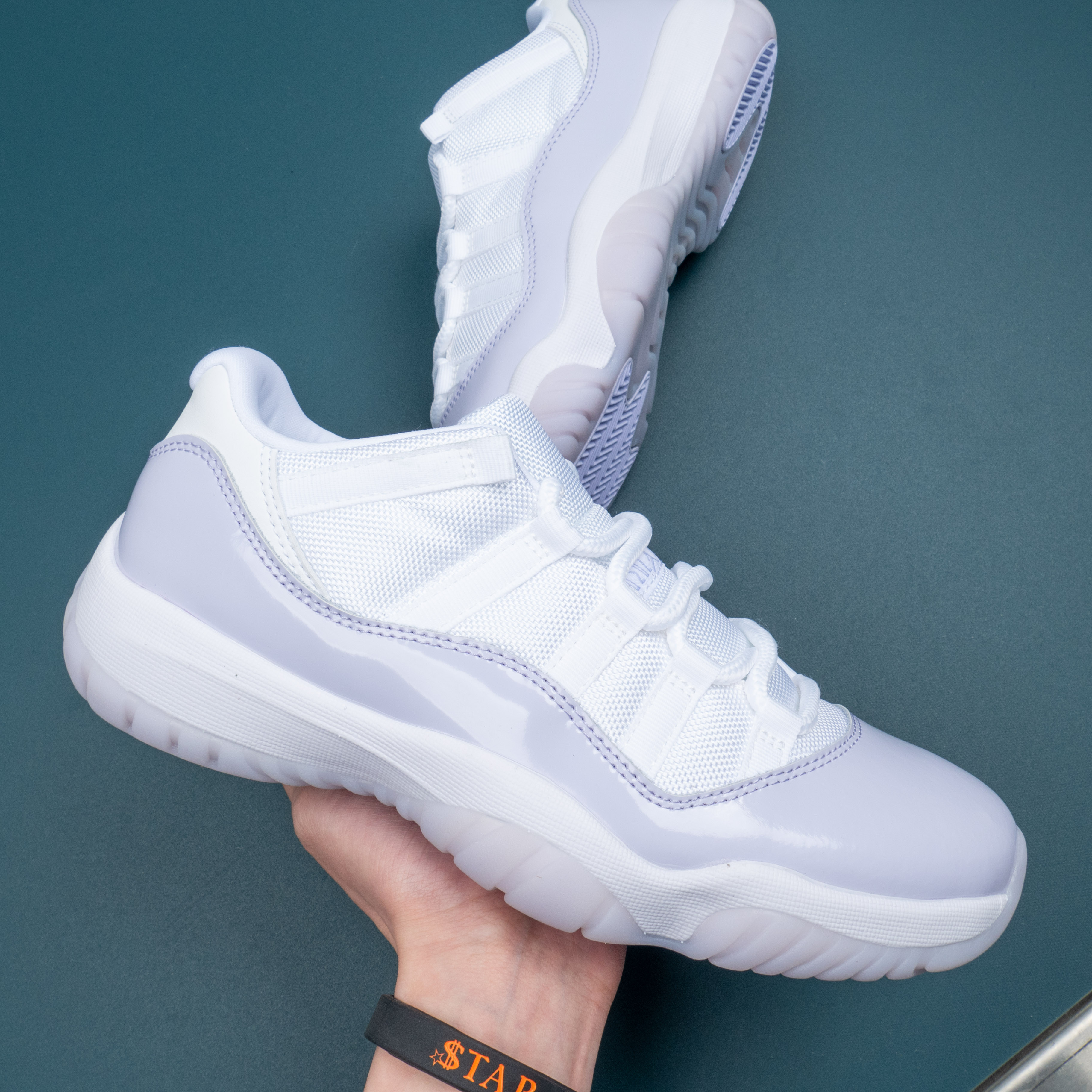 11s Retro Low Pure Violet