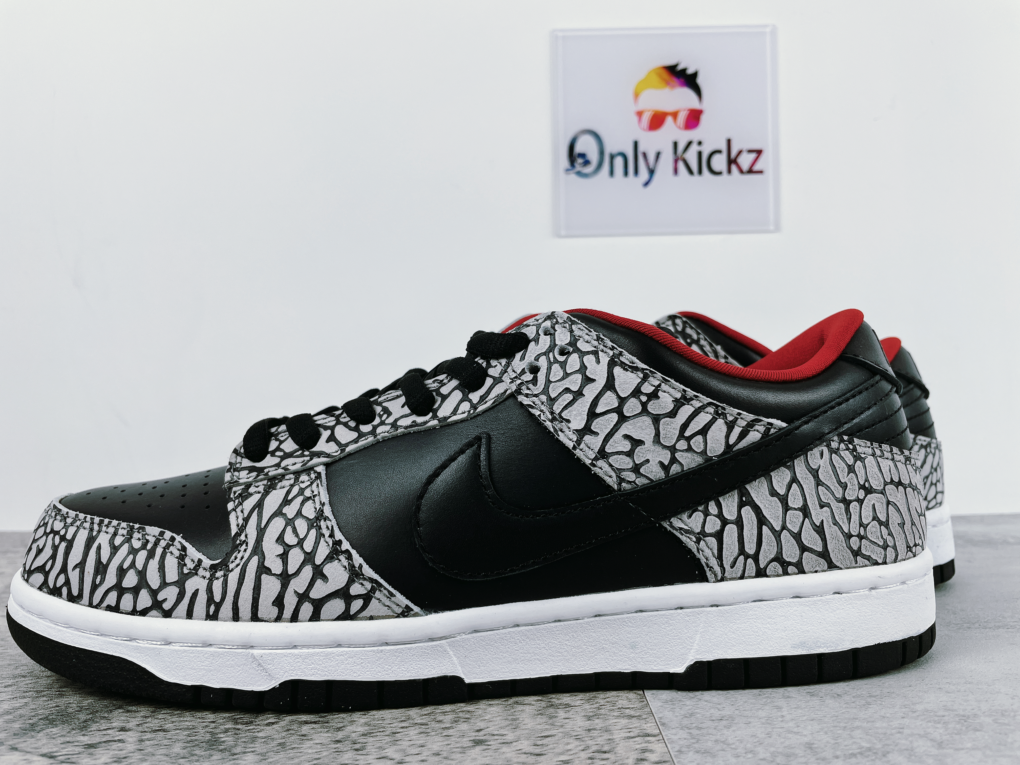Dunk SB Low Supreme Black Cement