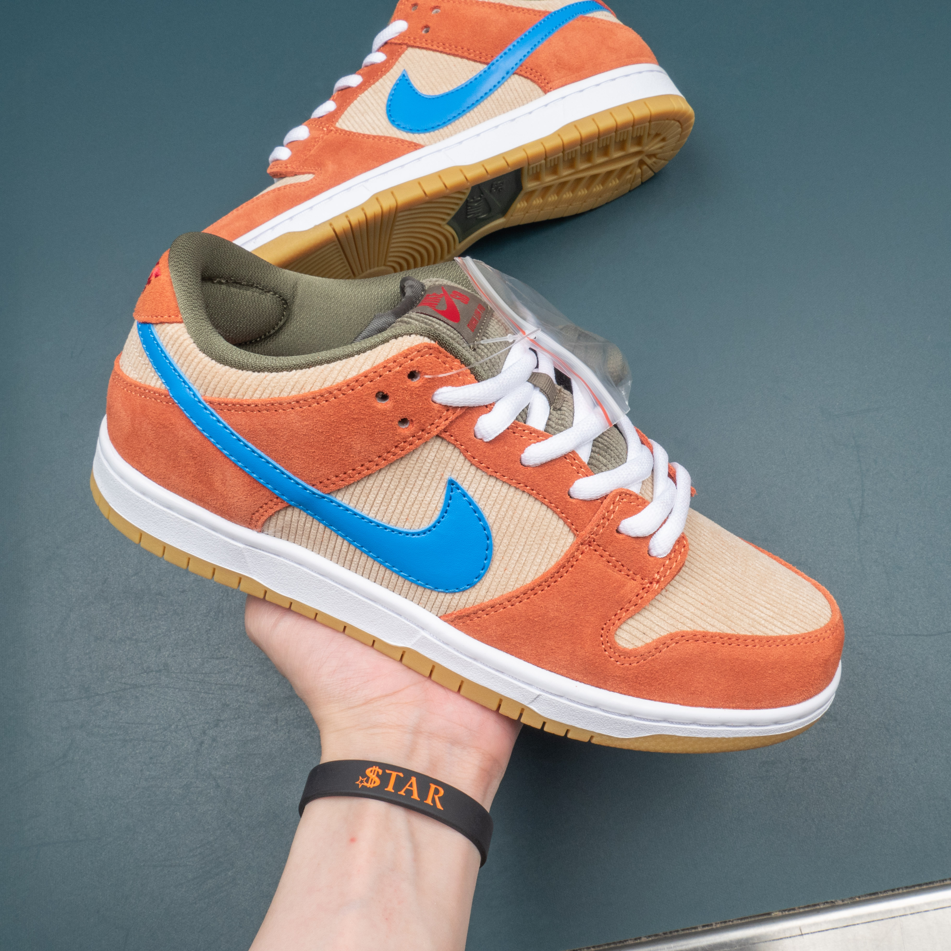 SB Dunk Low Corduroy Dusty Peach