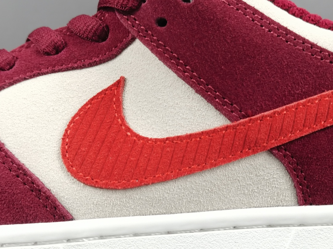 SB Dunk Low Skate Like a Girl