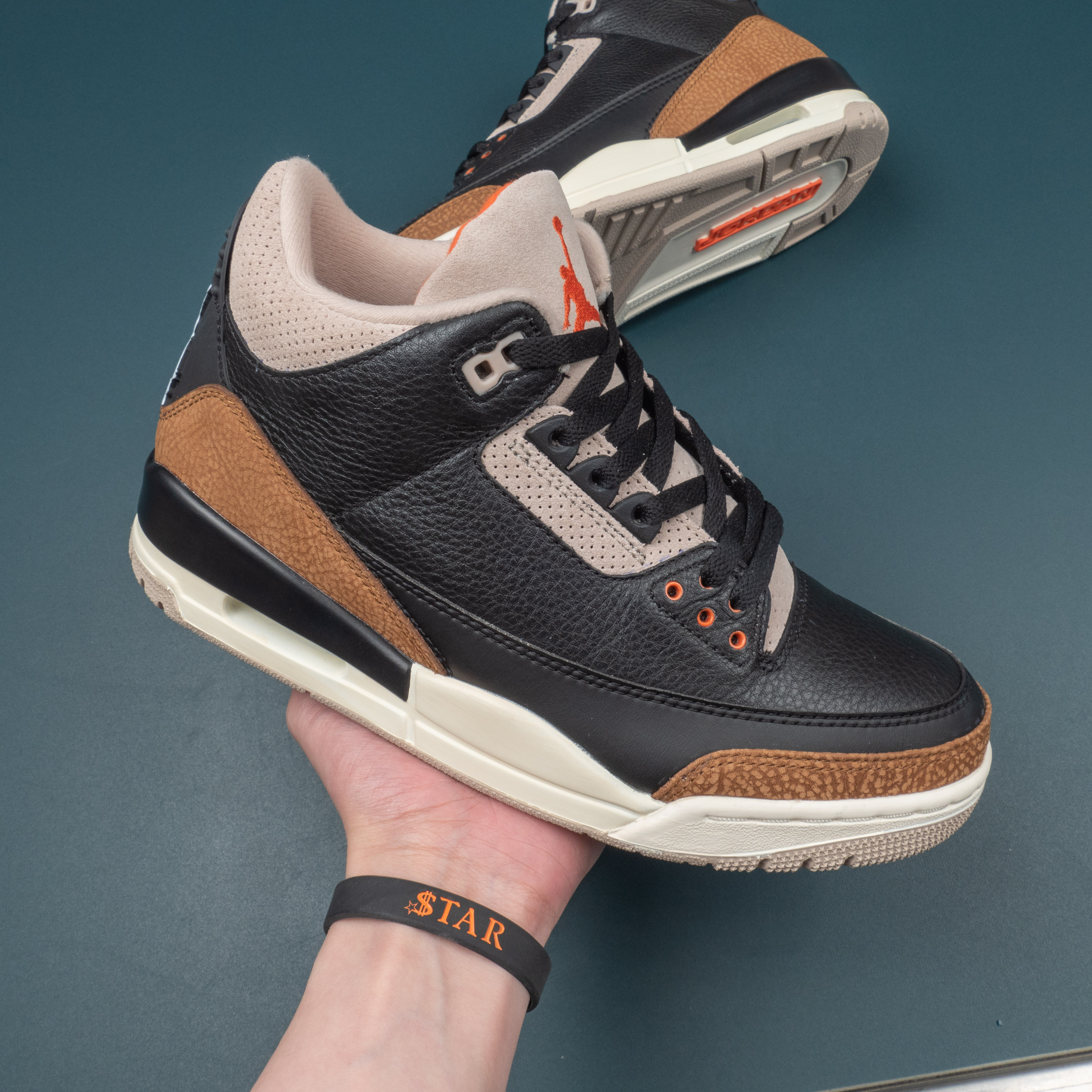 3s Retro Desert Elephant