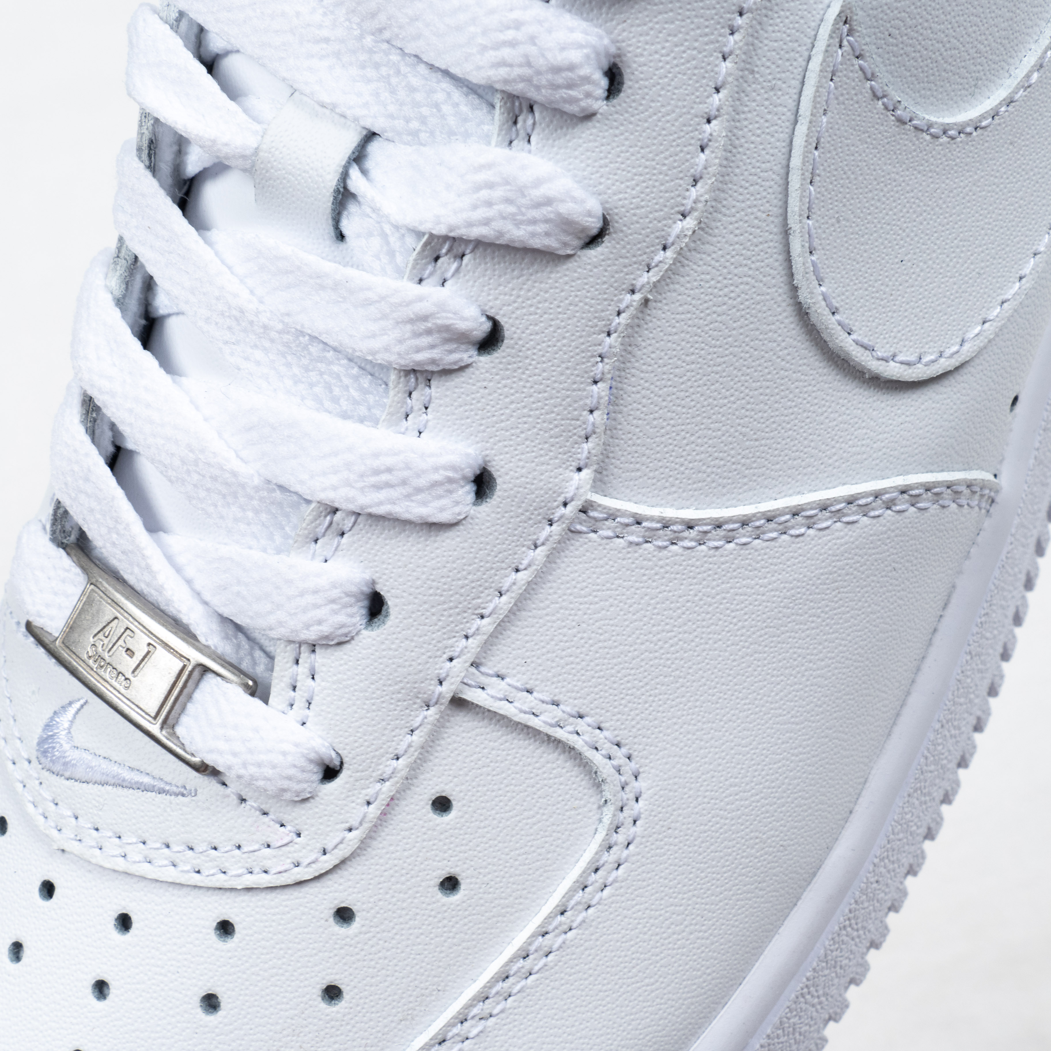 AF1 Low Supreme White