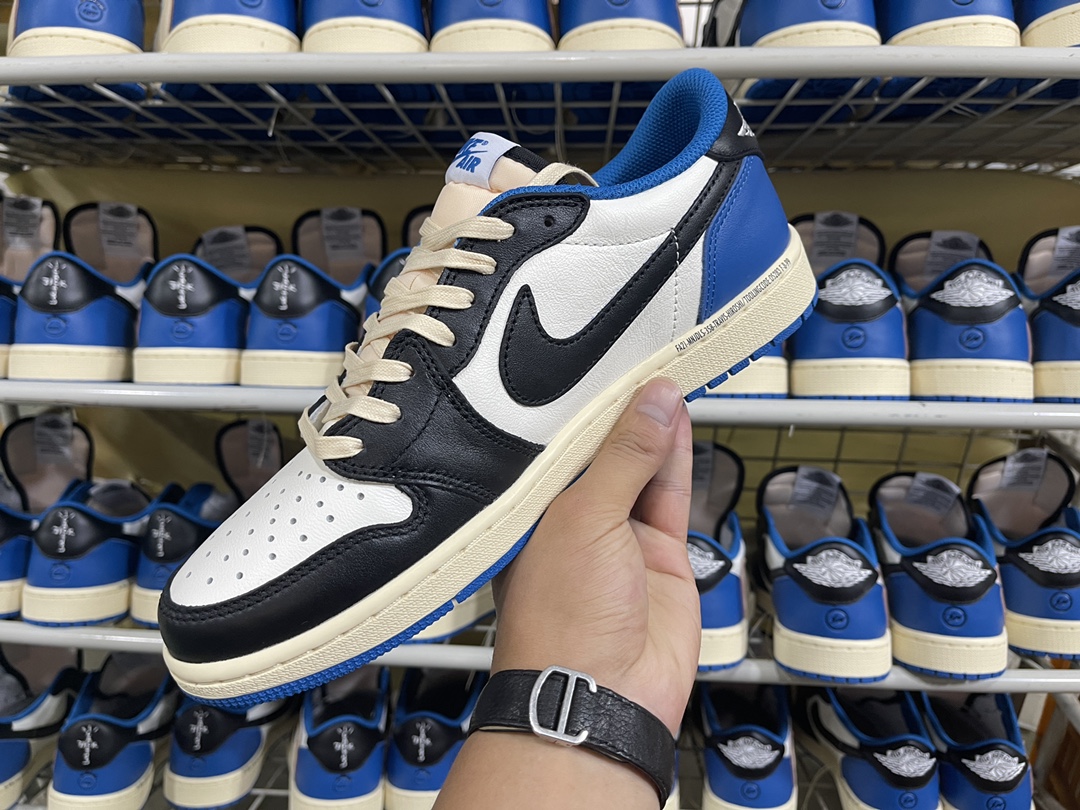 1's Low fragment design x Travis Scott