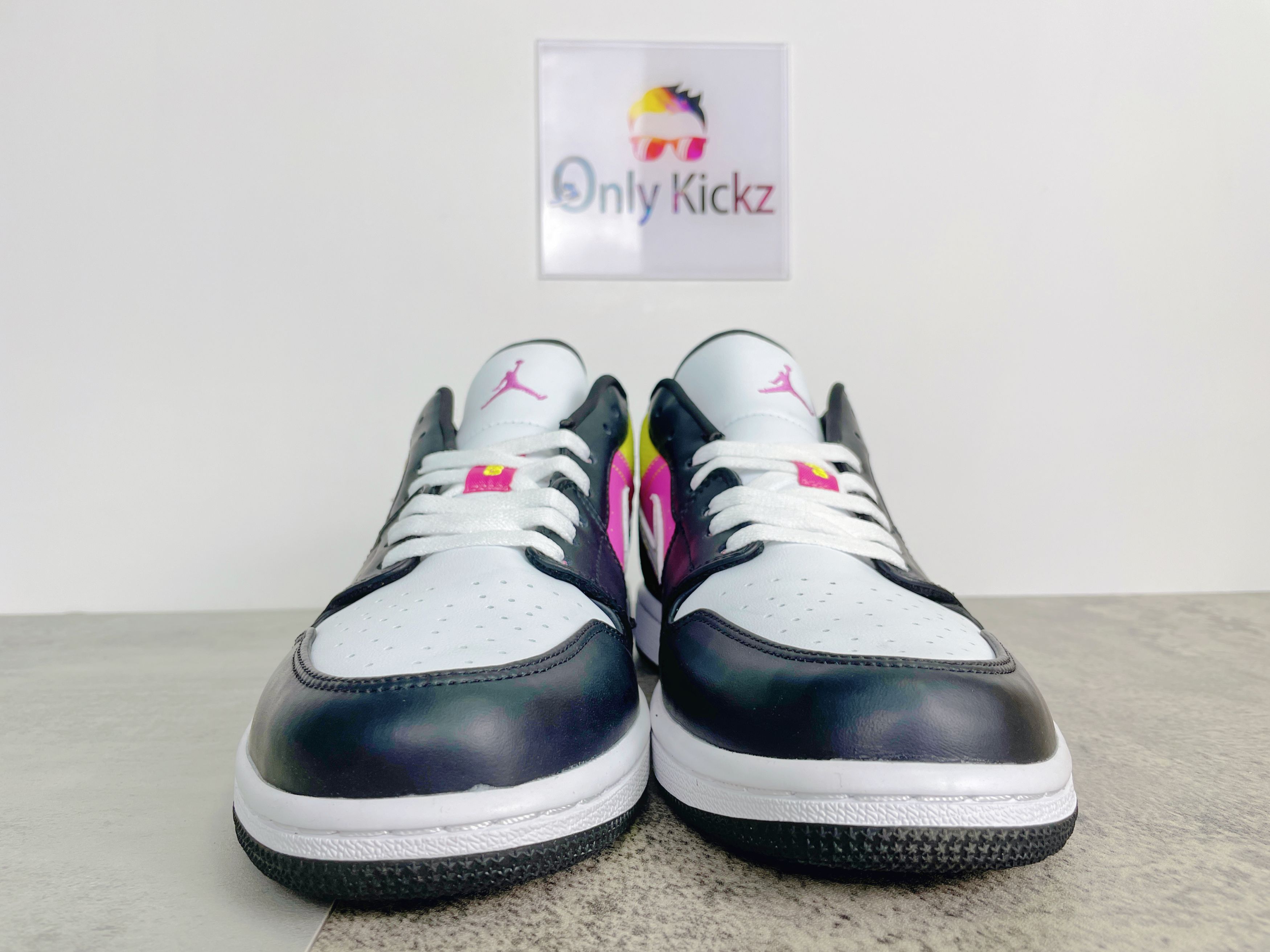 1's Low Black Active Fuchsia Cyber​​