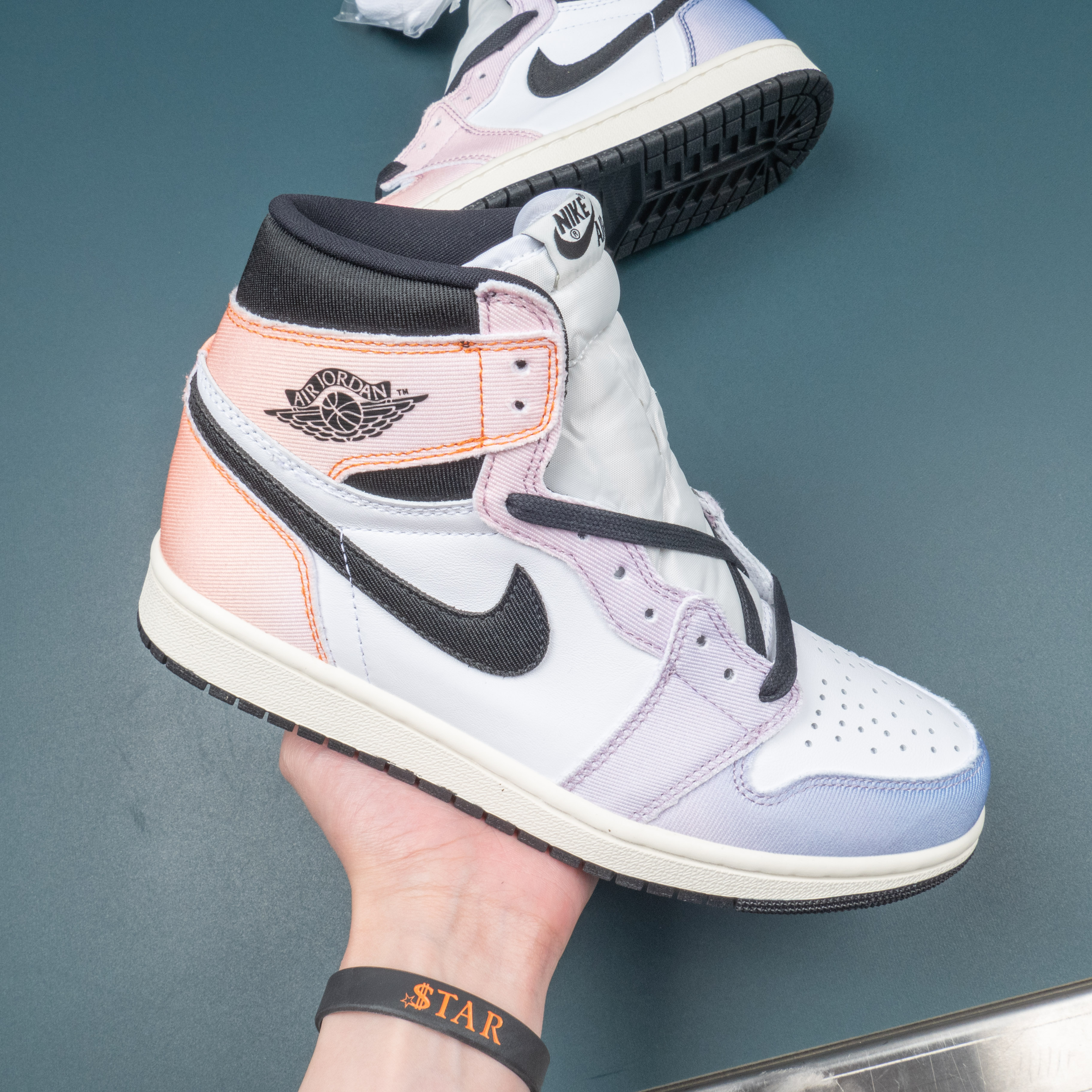 1s Retro High OG Skyline