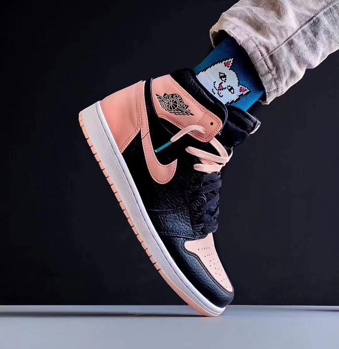 1s Retro High Black Crimson Tint