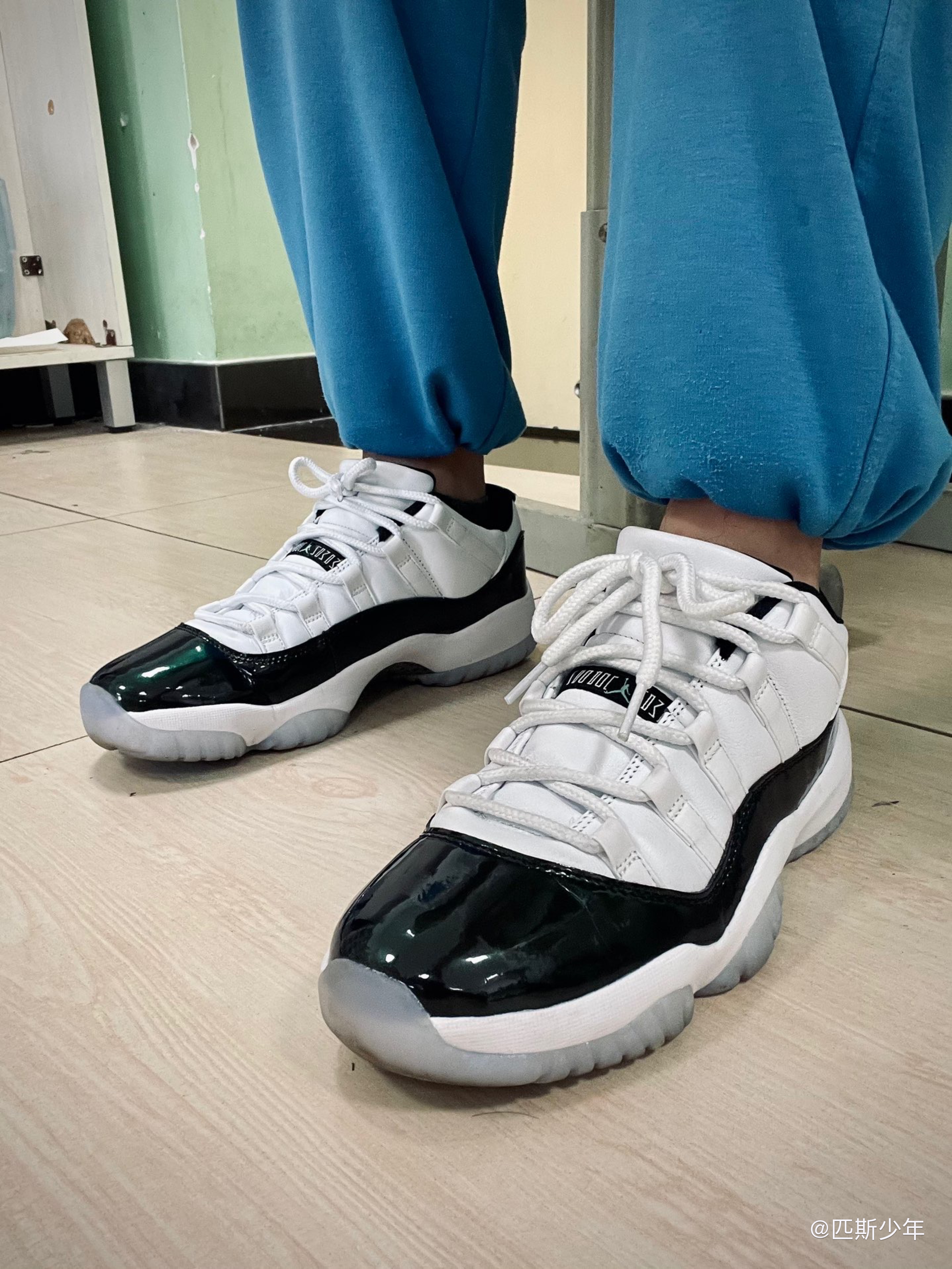 11s Retro Low Iridescent