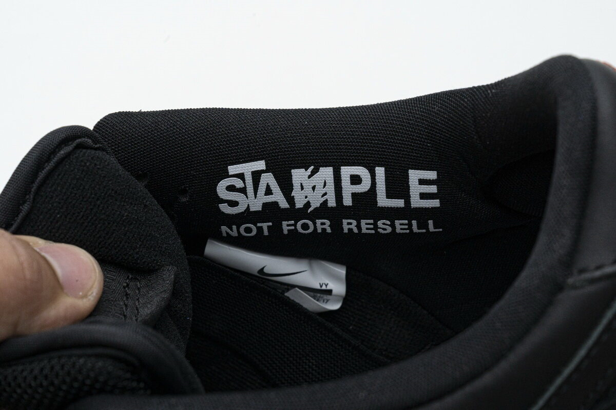 SB Dunk Low Black Pigeon (Regular Box)