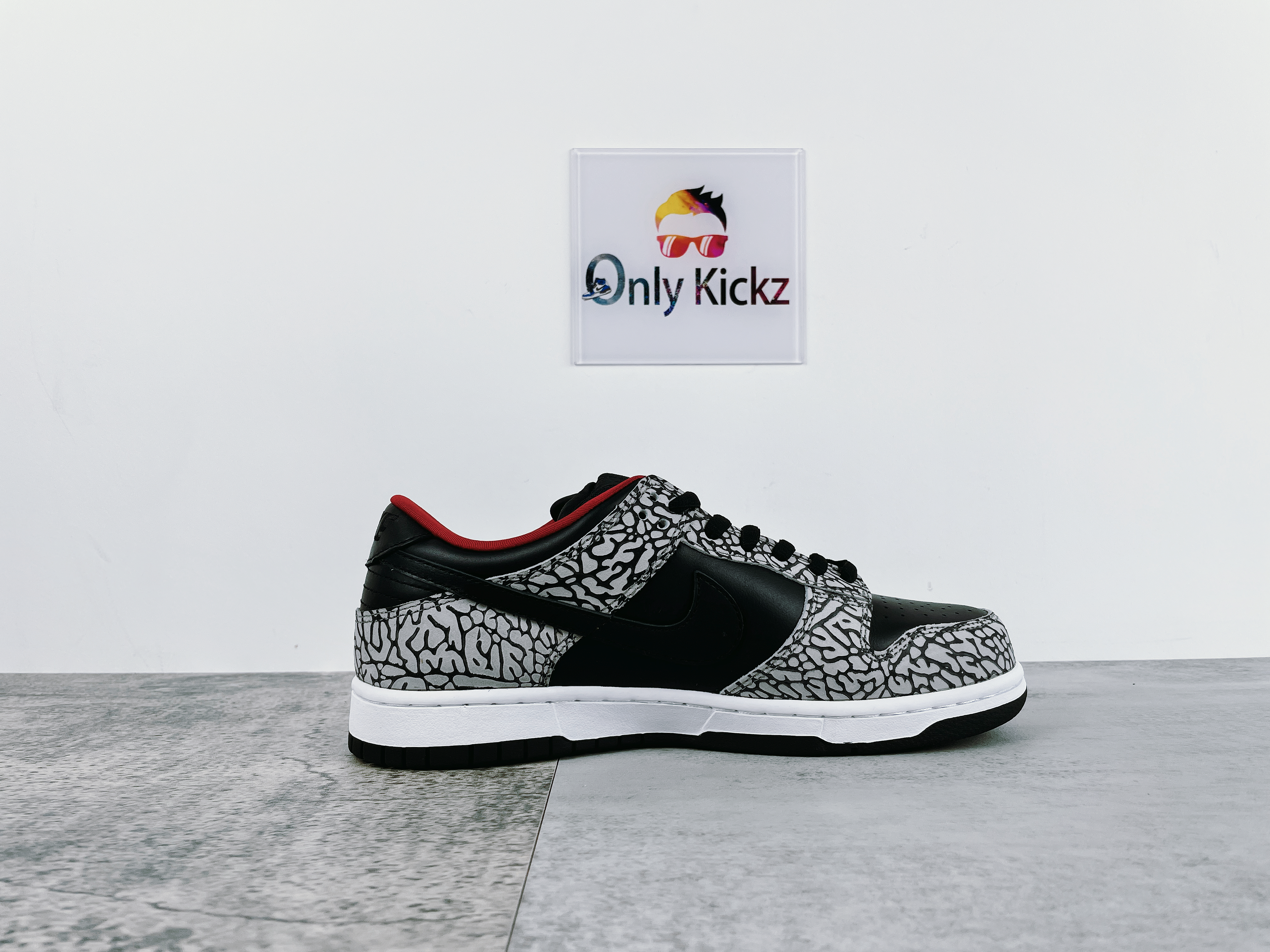 Dunk SB Low Supreme Black Cement
