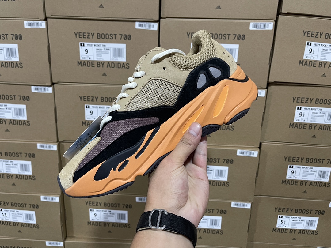 700 Sun