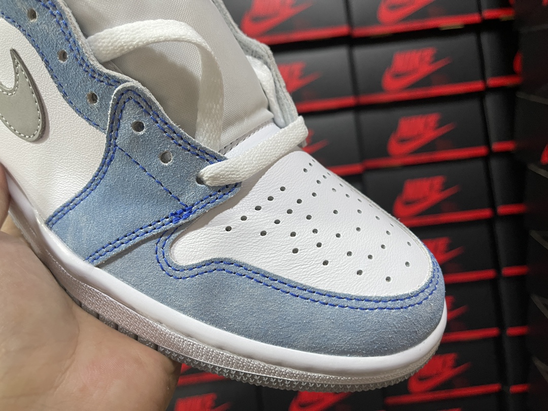 1's Retro High OG Hyper Royal