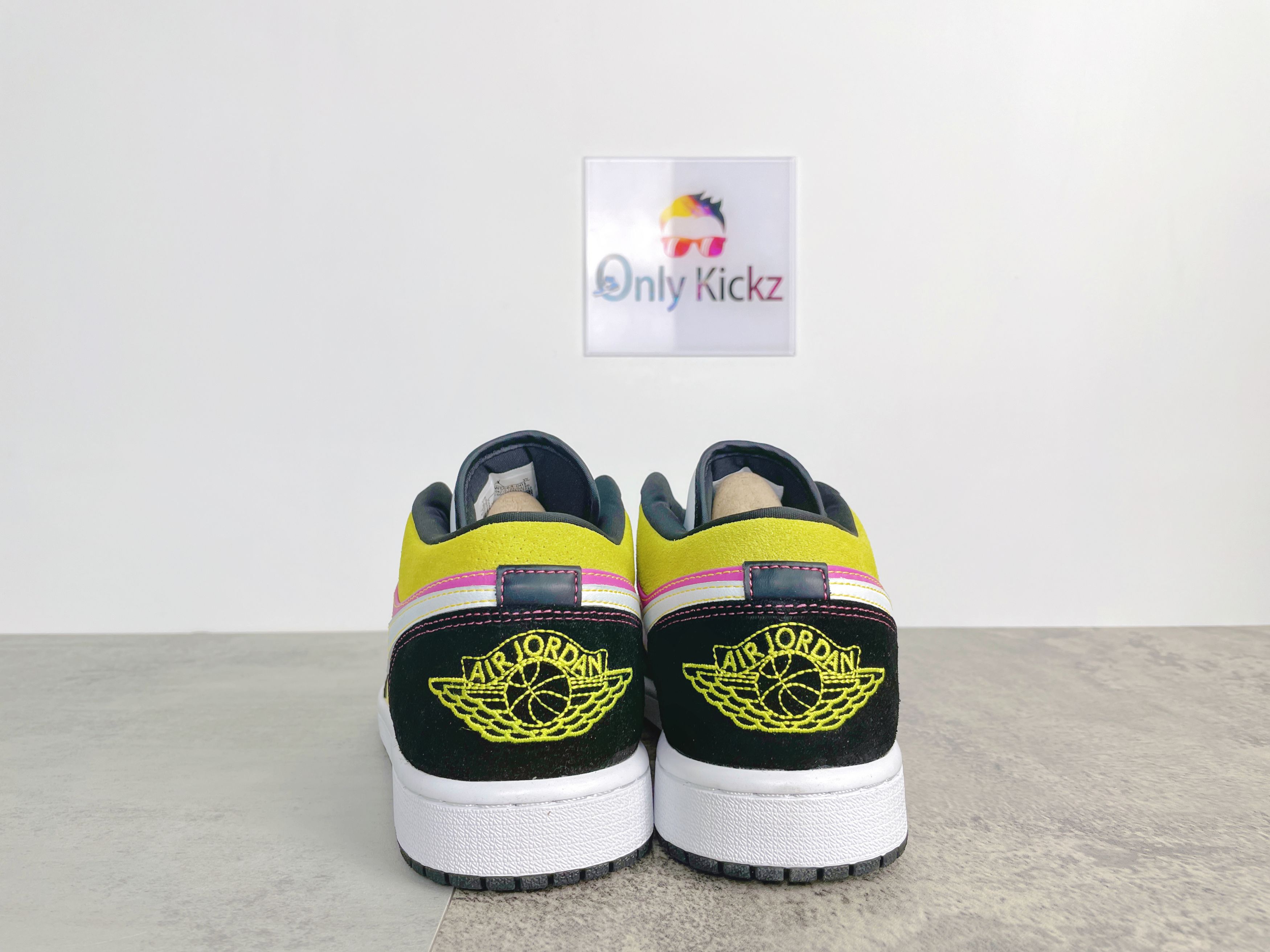 1's Low Black Active Fuchsia Cyber​​