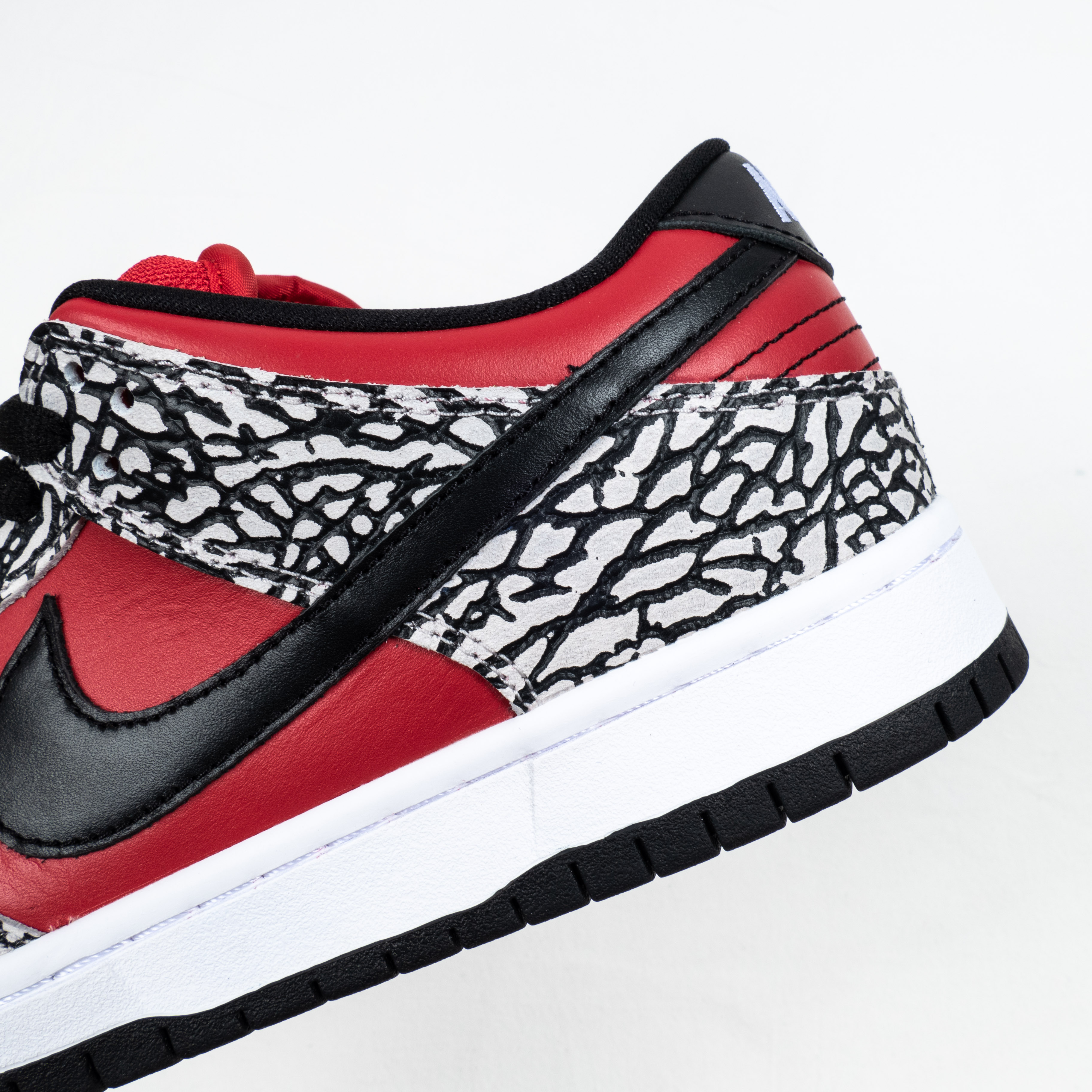 Dunk SB Low Supreme Red Cement