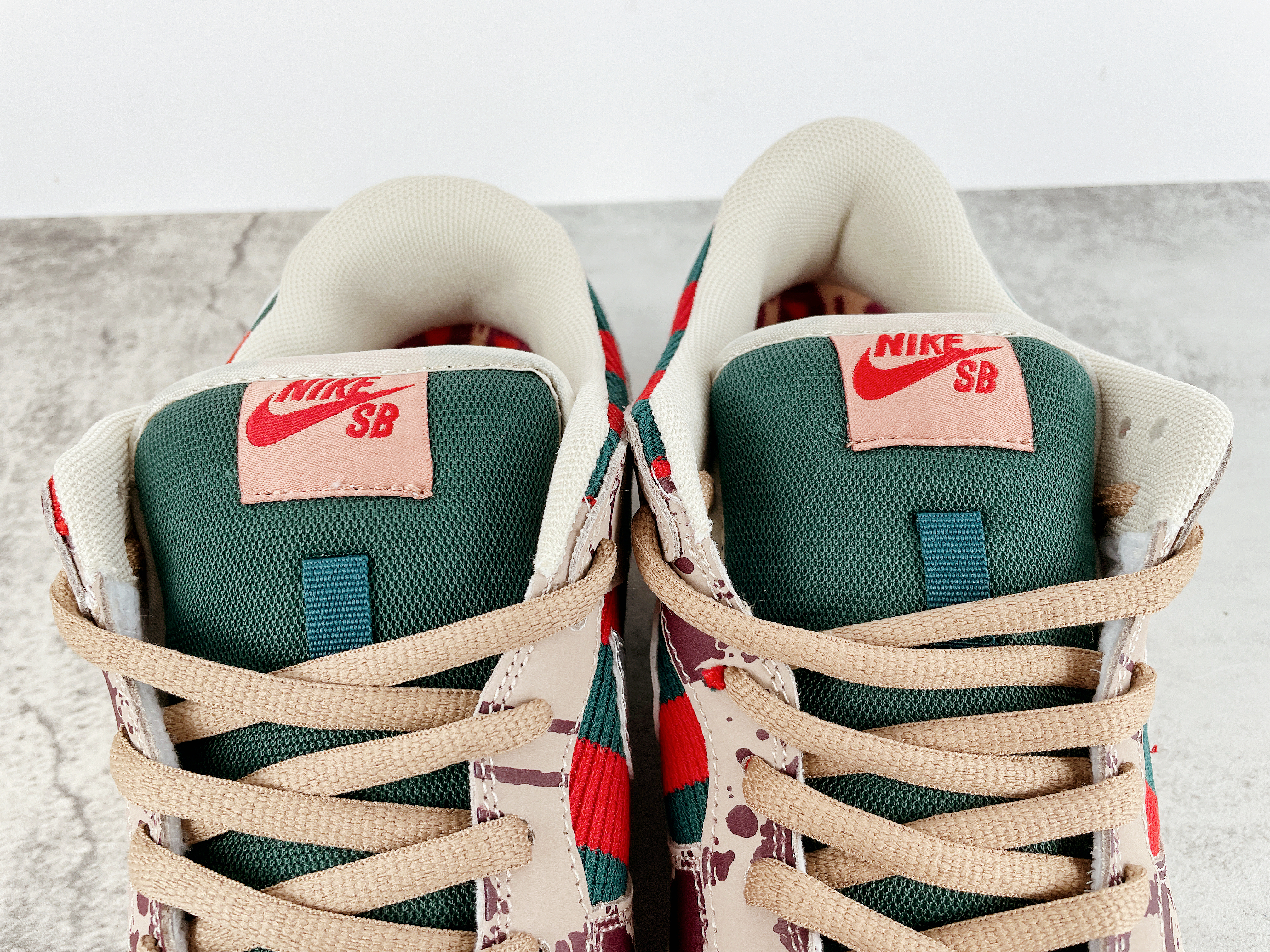 Dunk SB Low Freddy Krueger 313170-202