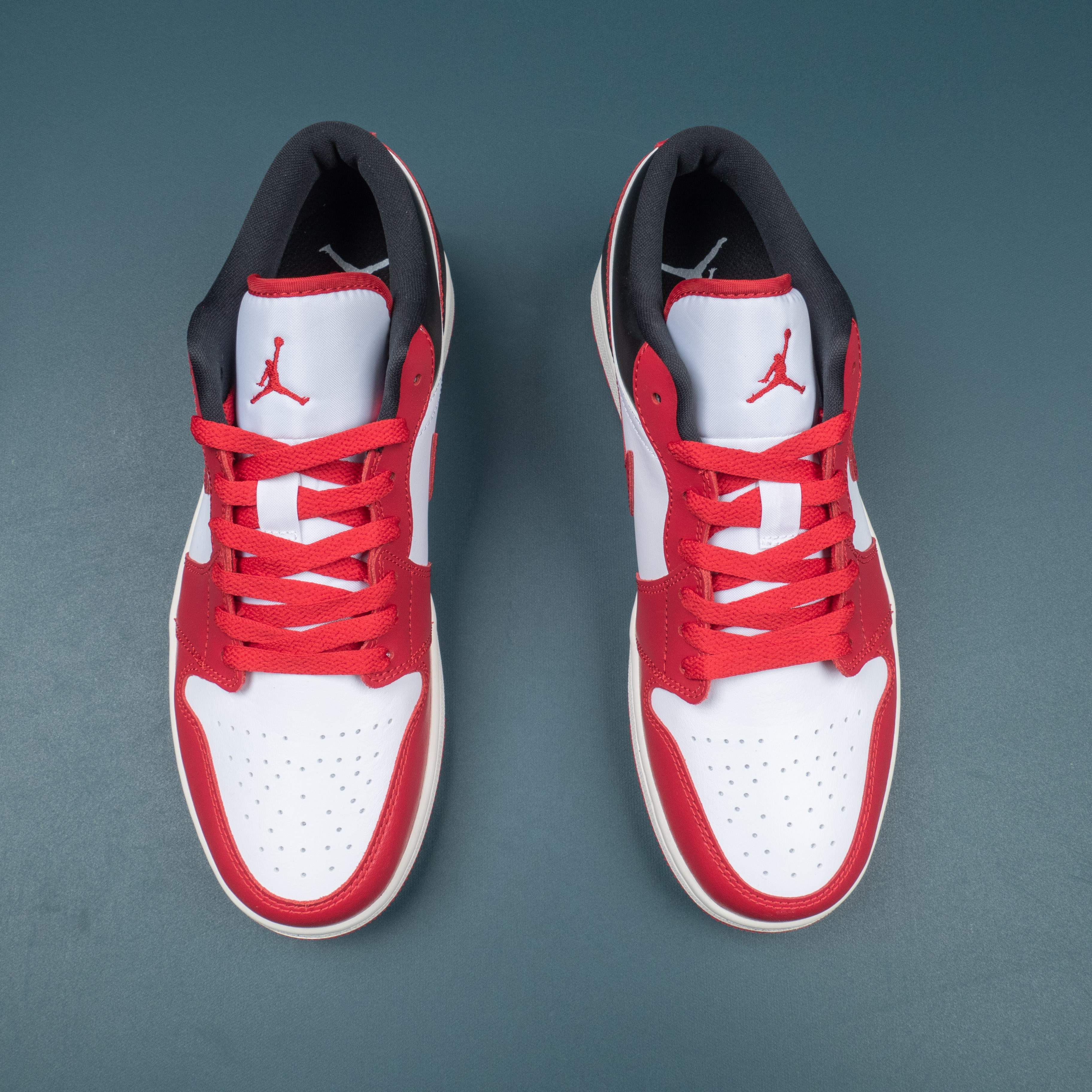 1's LowReverse Black Toe