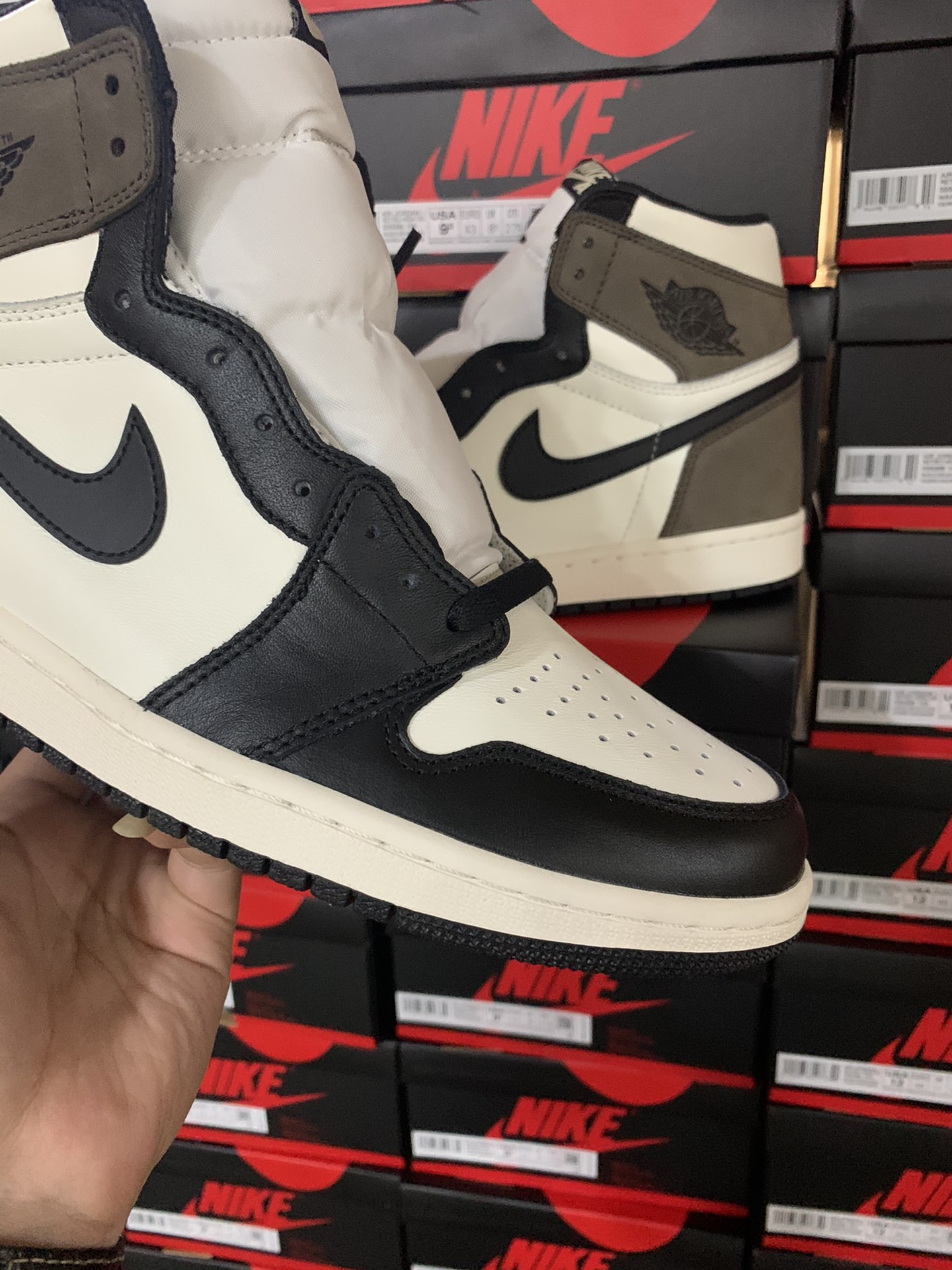 1's Retro High Dark Mocha 555088-105