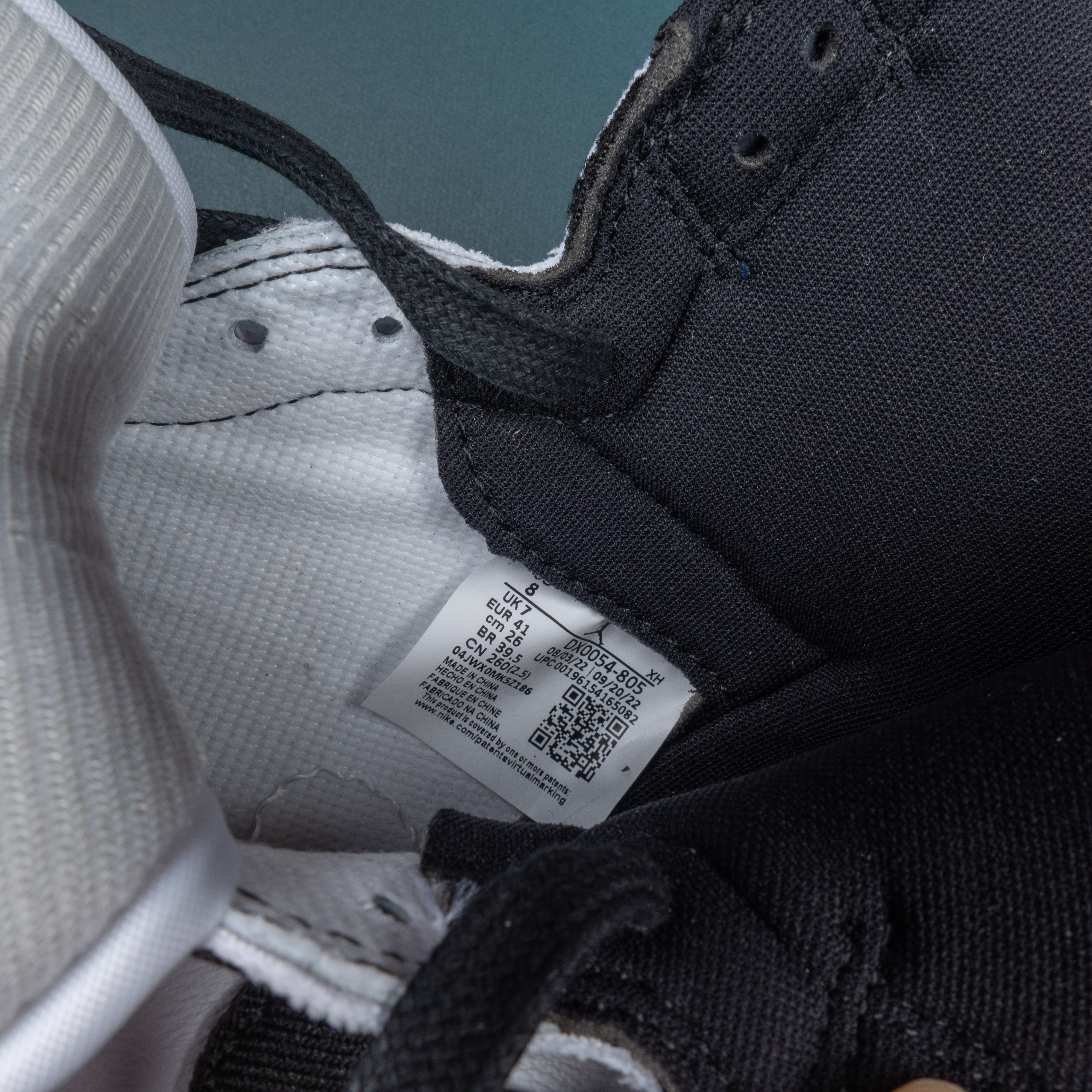 1s Retro High OG Skyline