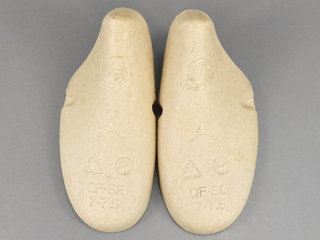 1's Retro High OG Bleached Coral