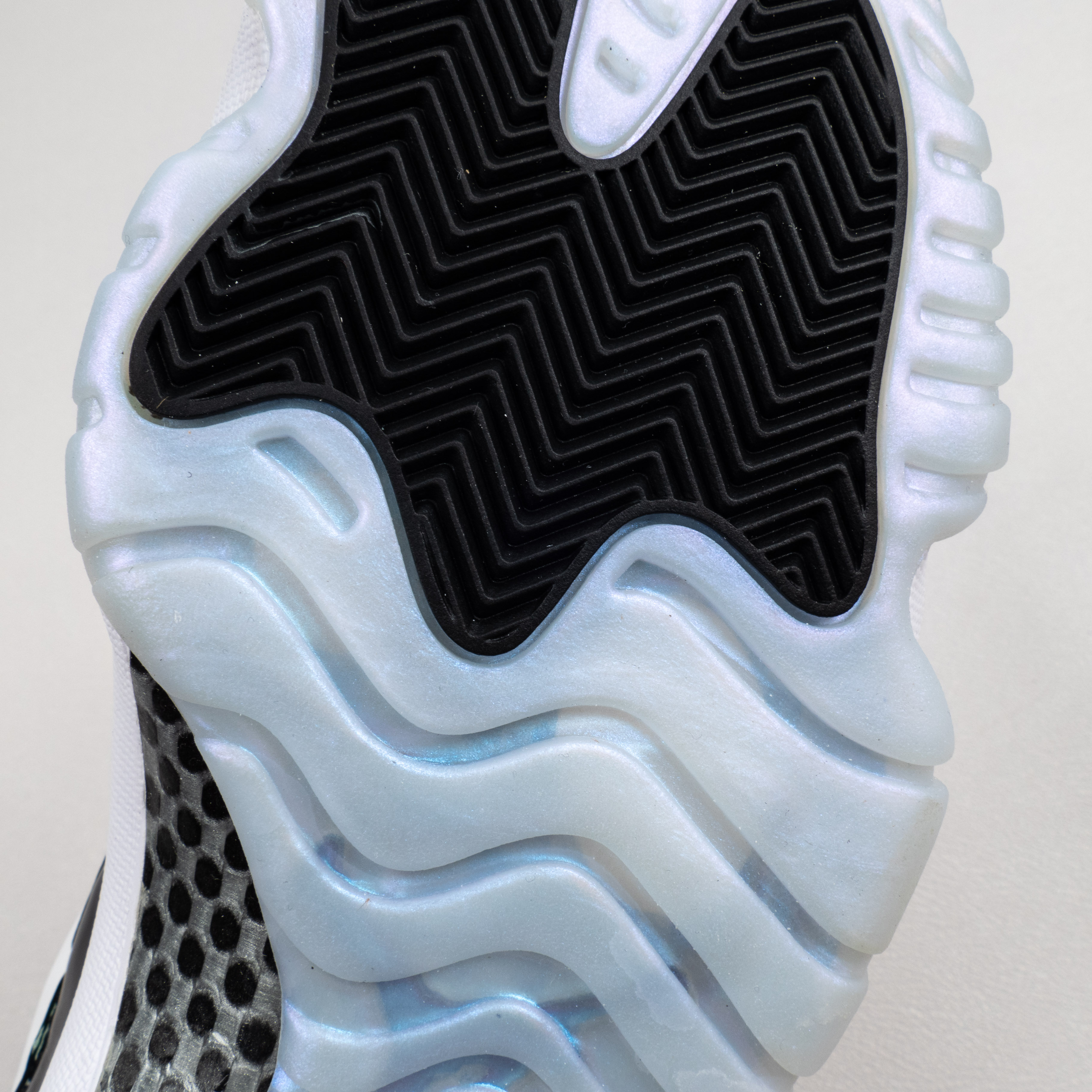 11s Retro Low Iridescent