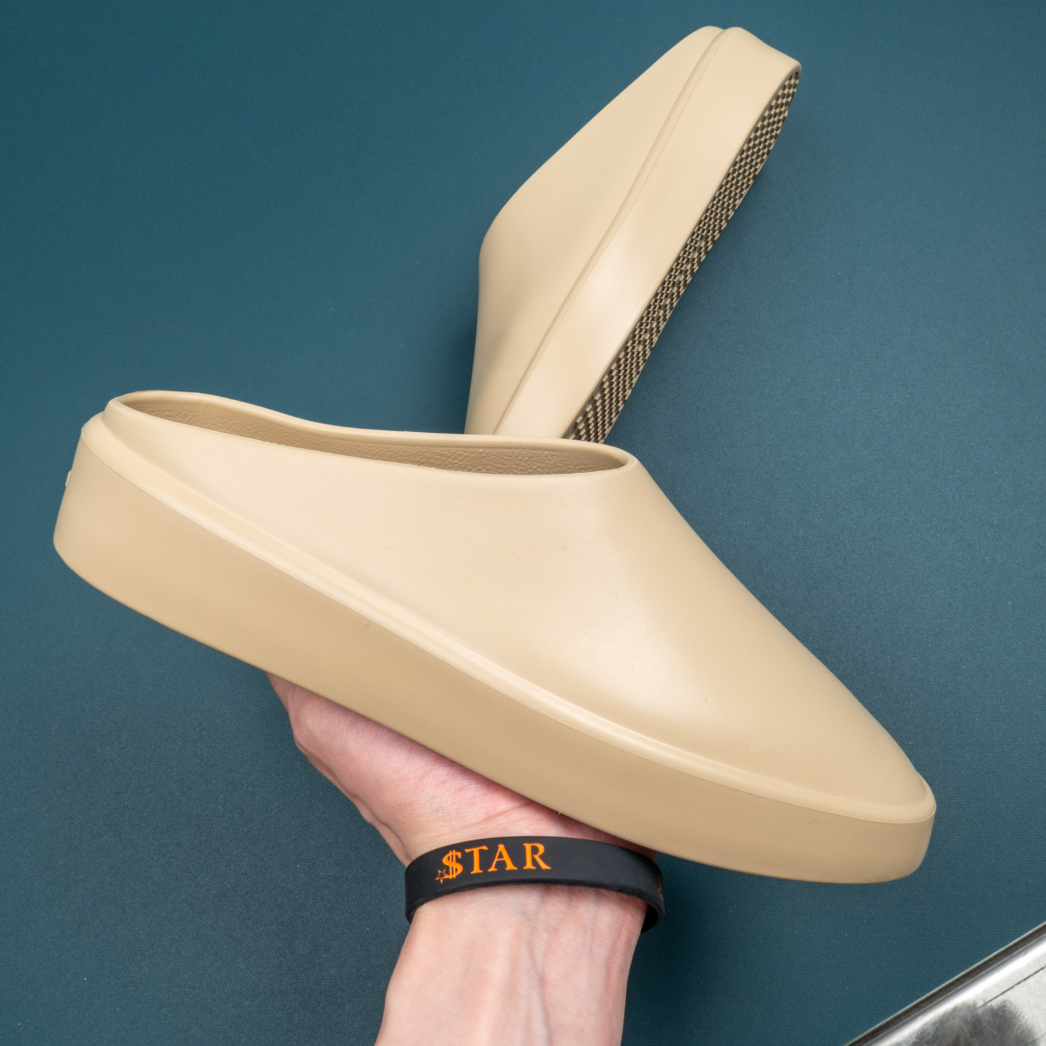 Caliornia One Stomp Almond