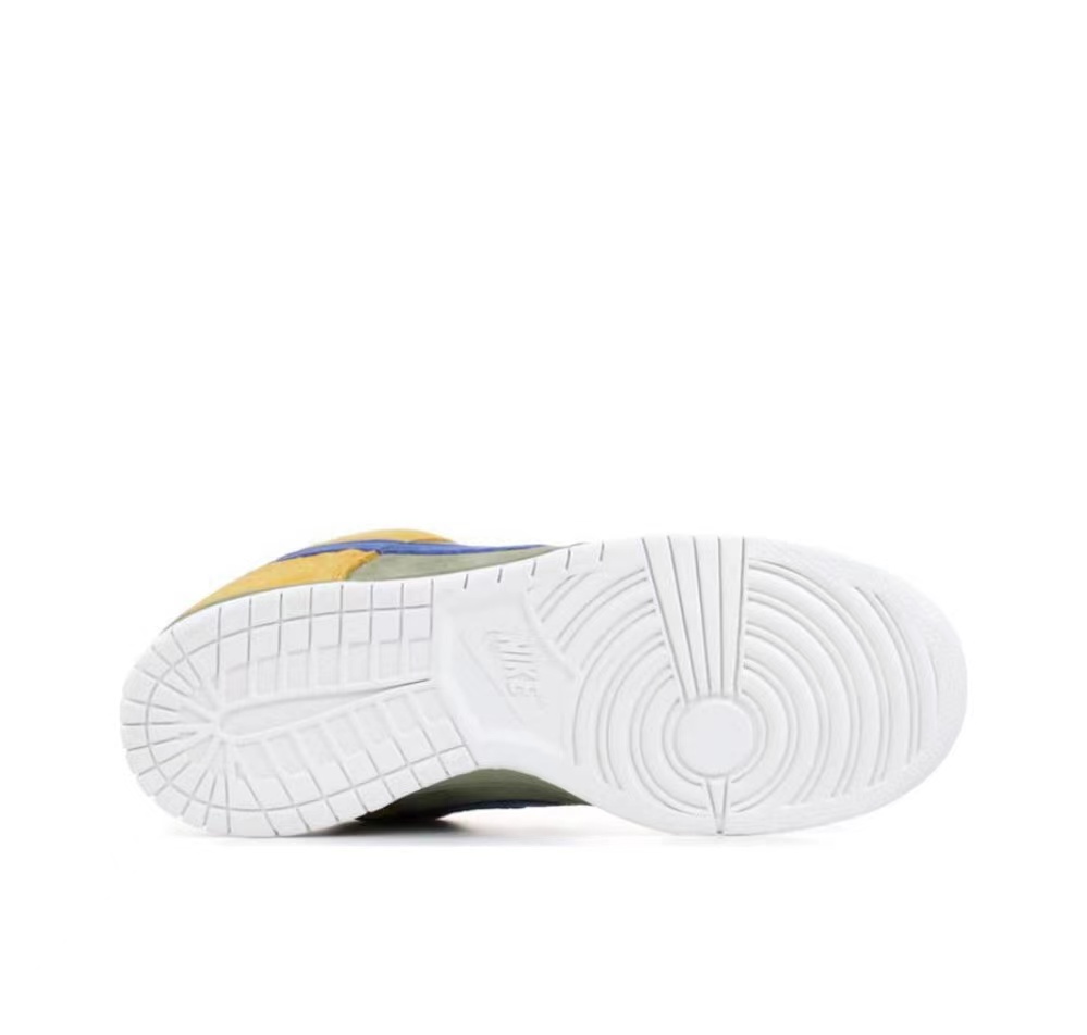 SB Dunk Low Puff N Stuff